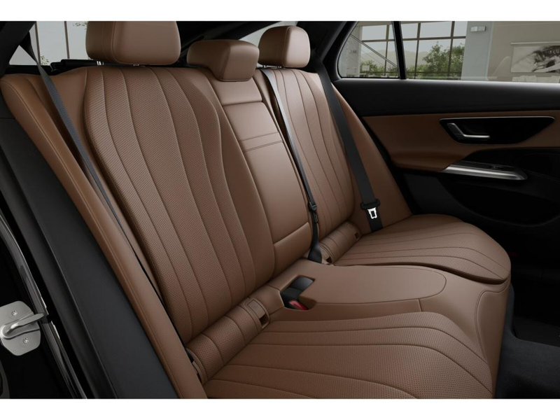 Mercedes-Benz E 200 T AMG — photo 11