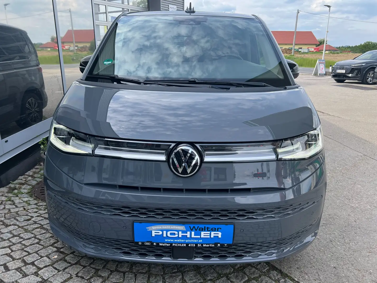 Volkswagen T7 Multivan Style eHybrid Grau - 2