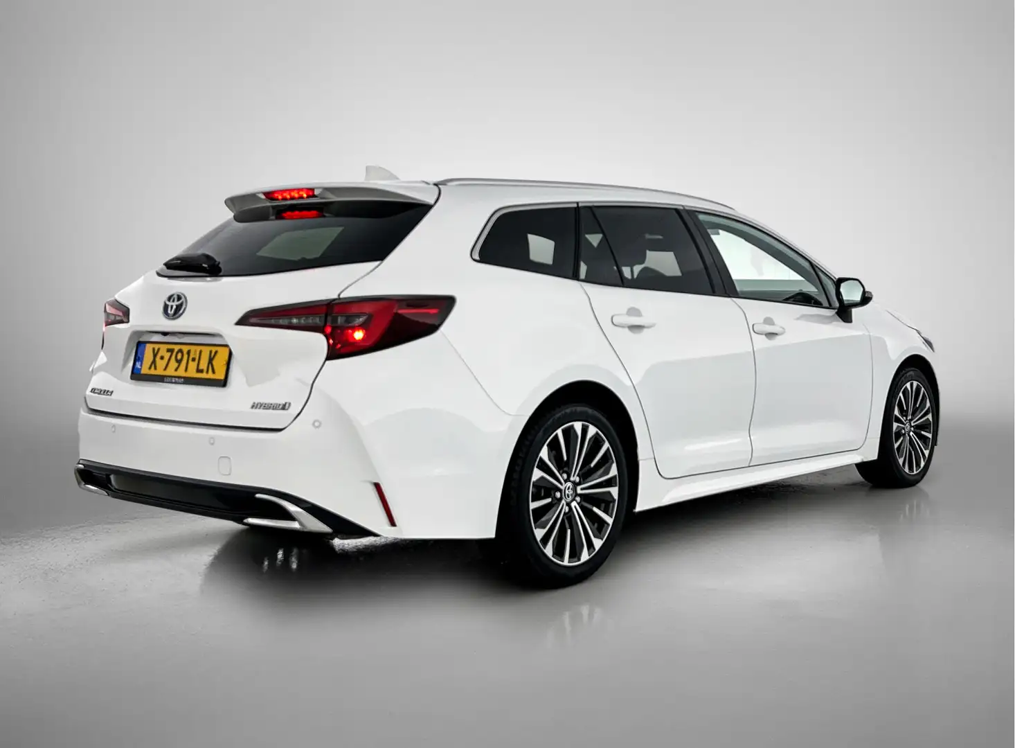 Toyota Corolla Touring Sports 1.8 Hybrid First Edition Blanc - 2