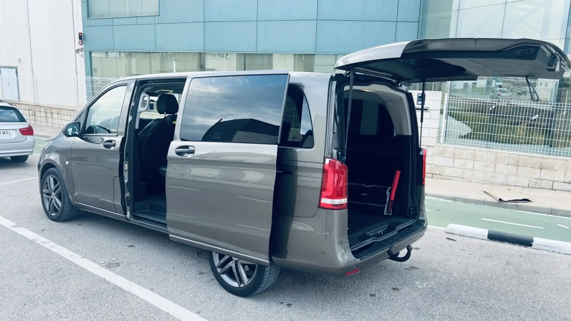 Mercedes-Benz Vito Tourer 119 CDI Select Extralargo Aut. Gris - 2