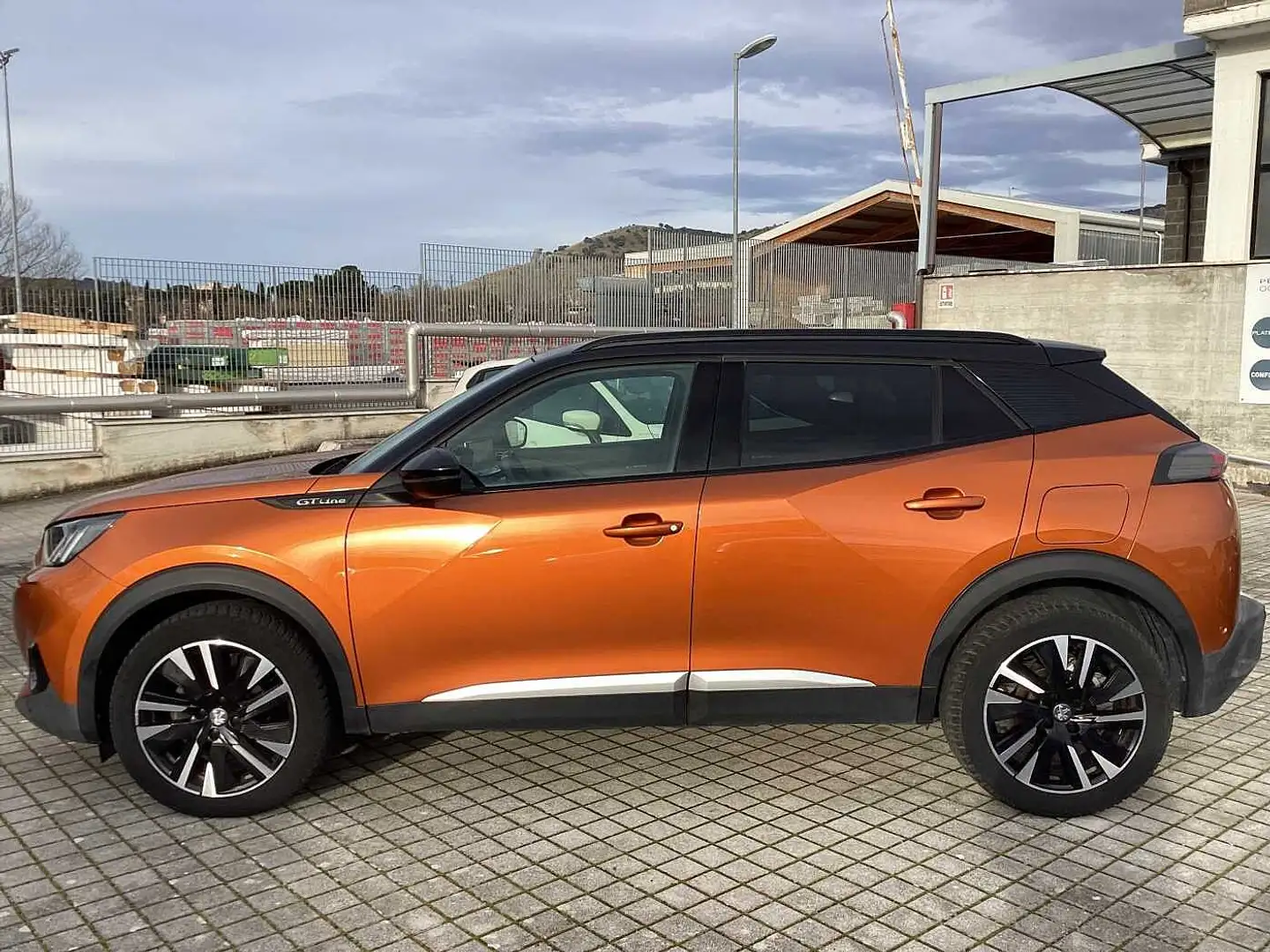 Peugeot 2008 2ª serie BlueHDi 100 S&S GT Line Orange - 2