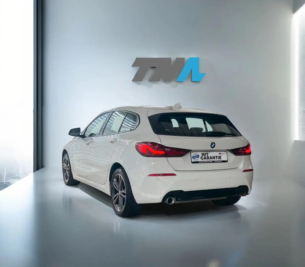 BMW 118 i Aut. Sport Line LED HiFi Unfallfrei Weiß - 2