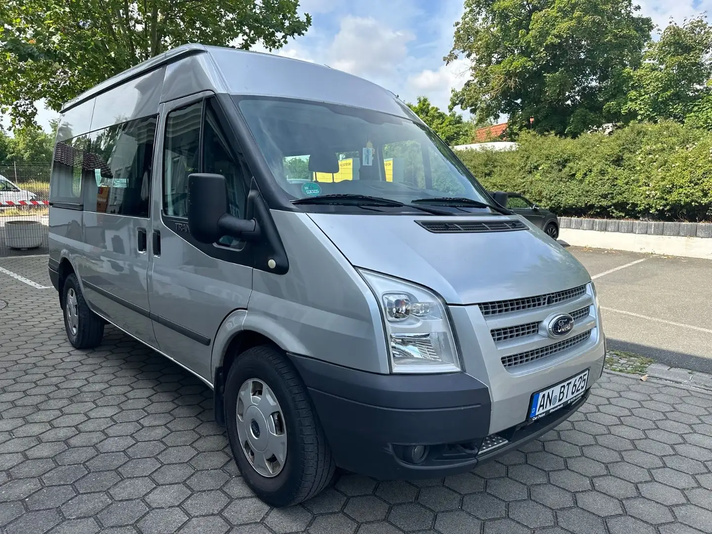 Ford Transit Kombi FT 350 M Trend Plateado - 2