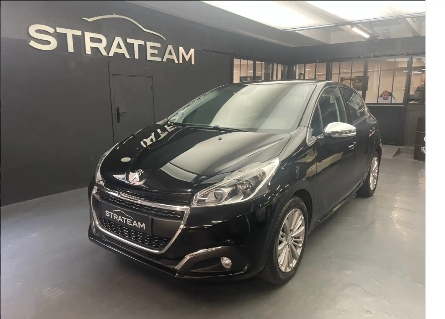 Peugeot 208 1.2 PURETECH 110CV Allure BVM Noir - 1