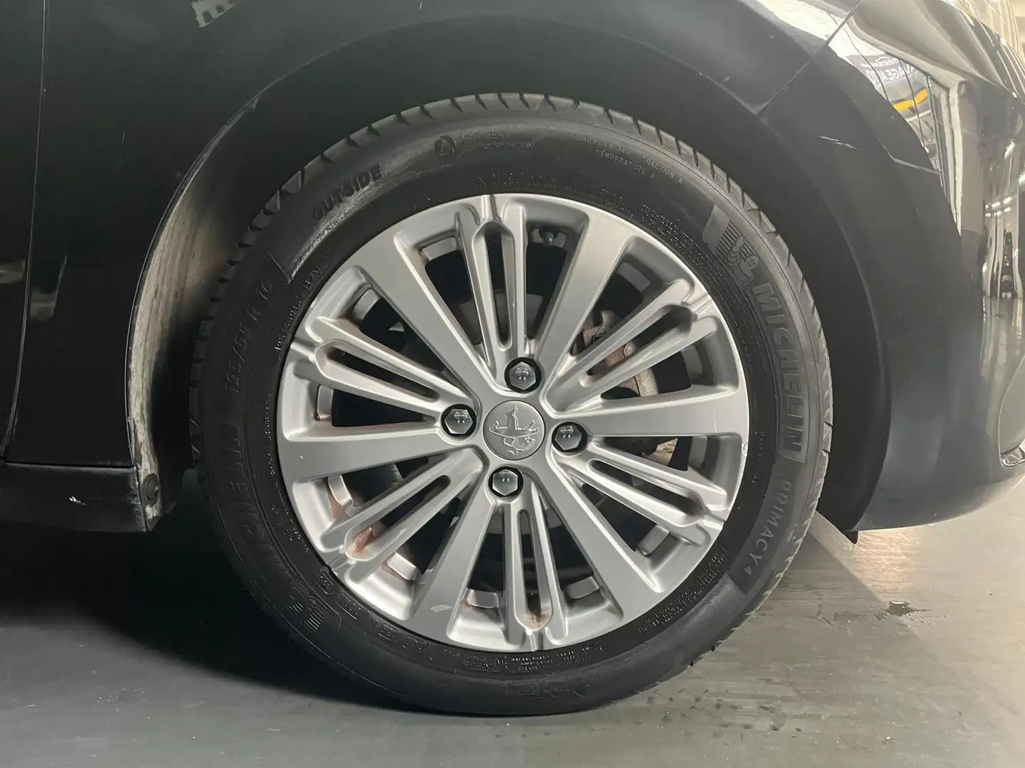 Peugeot 208 1.2 PURETECH 110CV Allure BVM Noir - 2