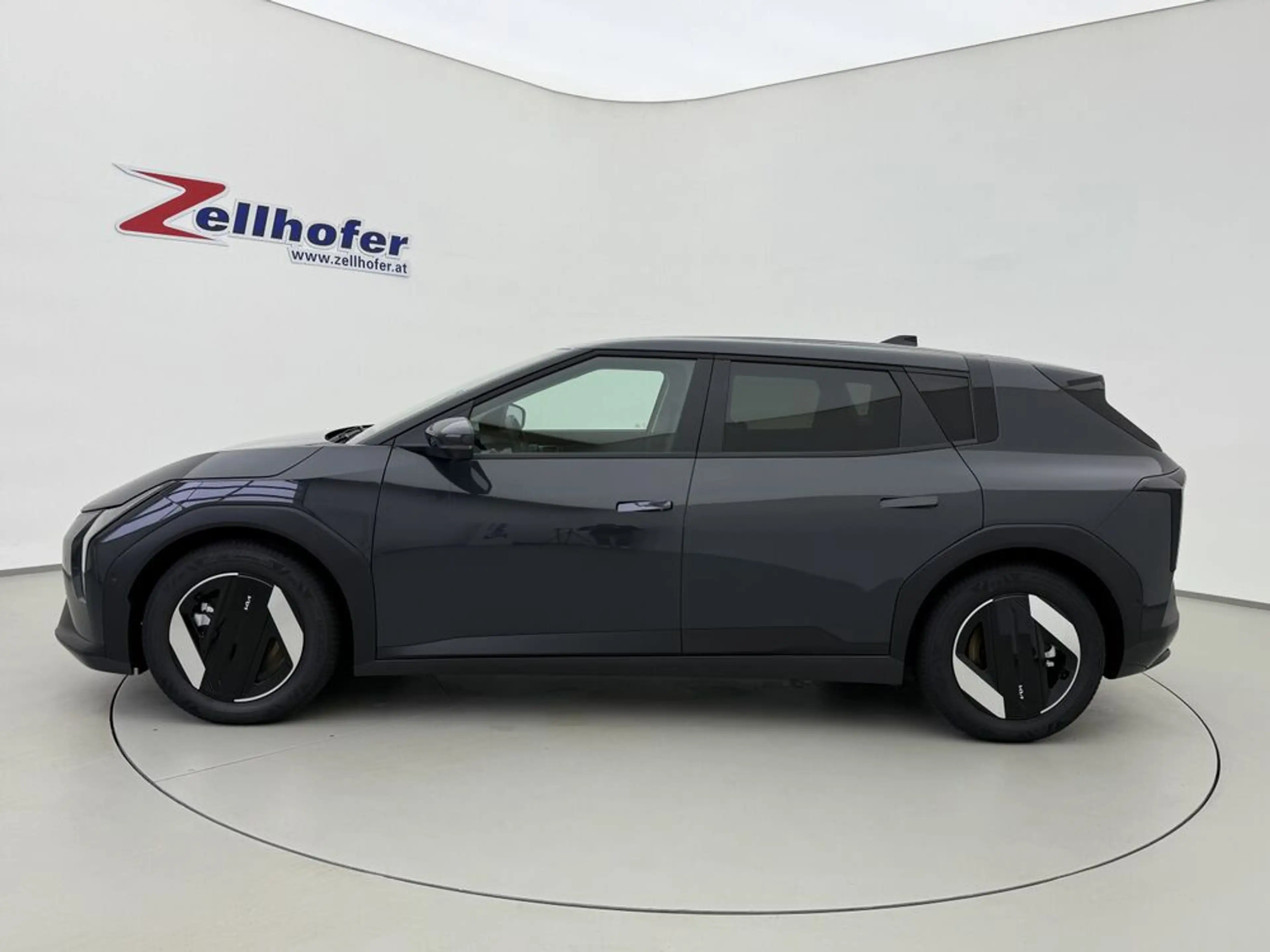 Kia EV4 HB FWD 81,4kWh Earth Plus — photo 2