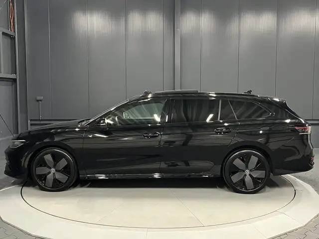 Volkswagen Passat view 9
