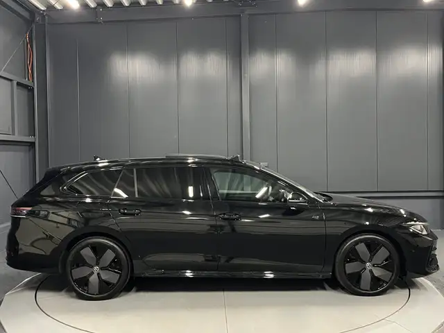 Volkswagen Passat view 5