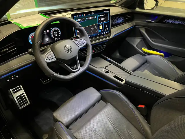 Volkswagen Passat view 11