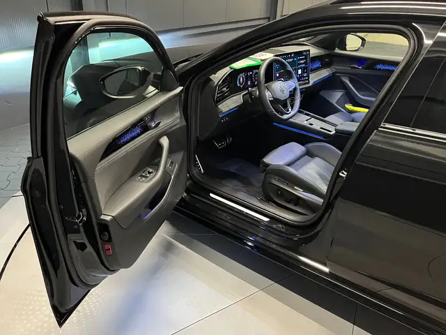 Volkswagen Passat view 13