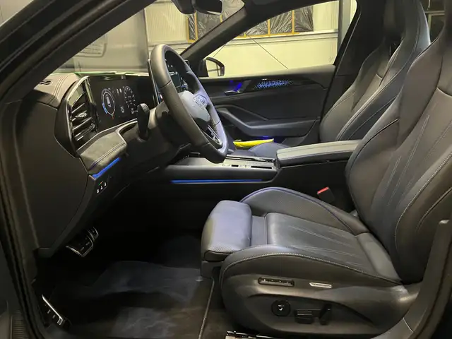 Volkswagen Passat view 12