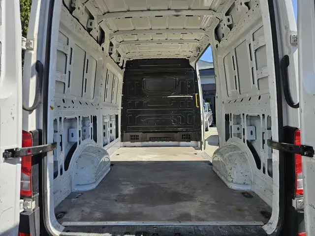 Volkswagen Crafter view 14