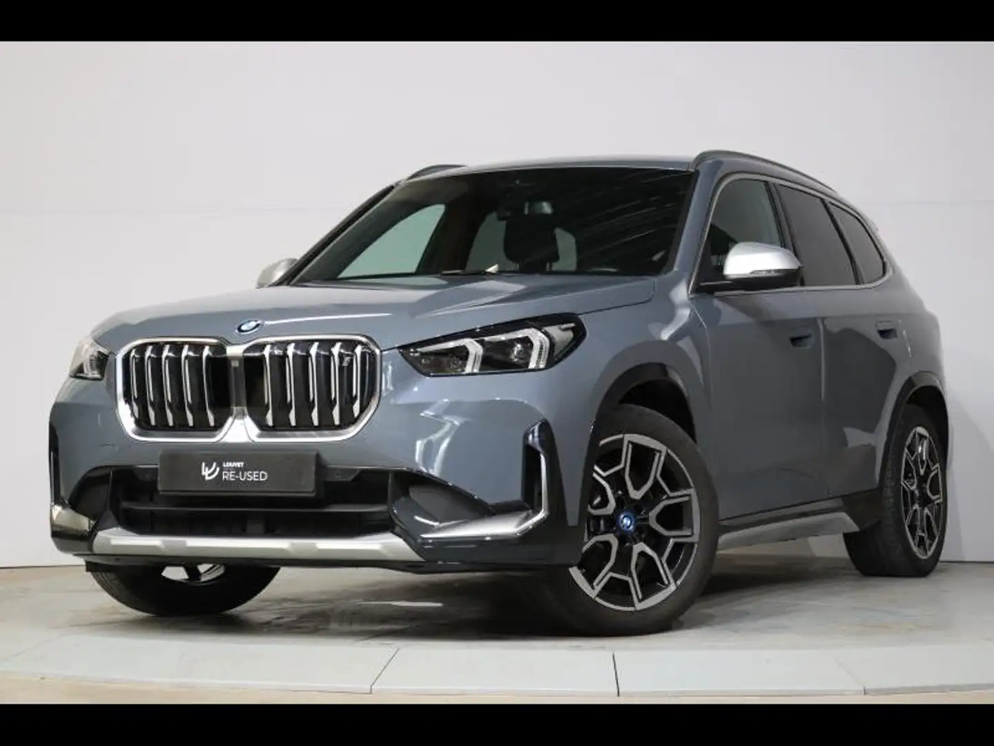 BMW iX1 xDrive30 x-Line Grijs - 2