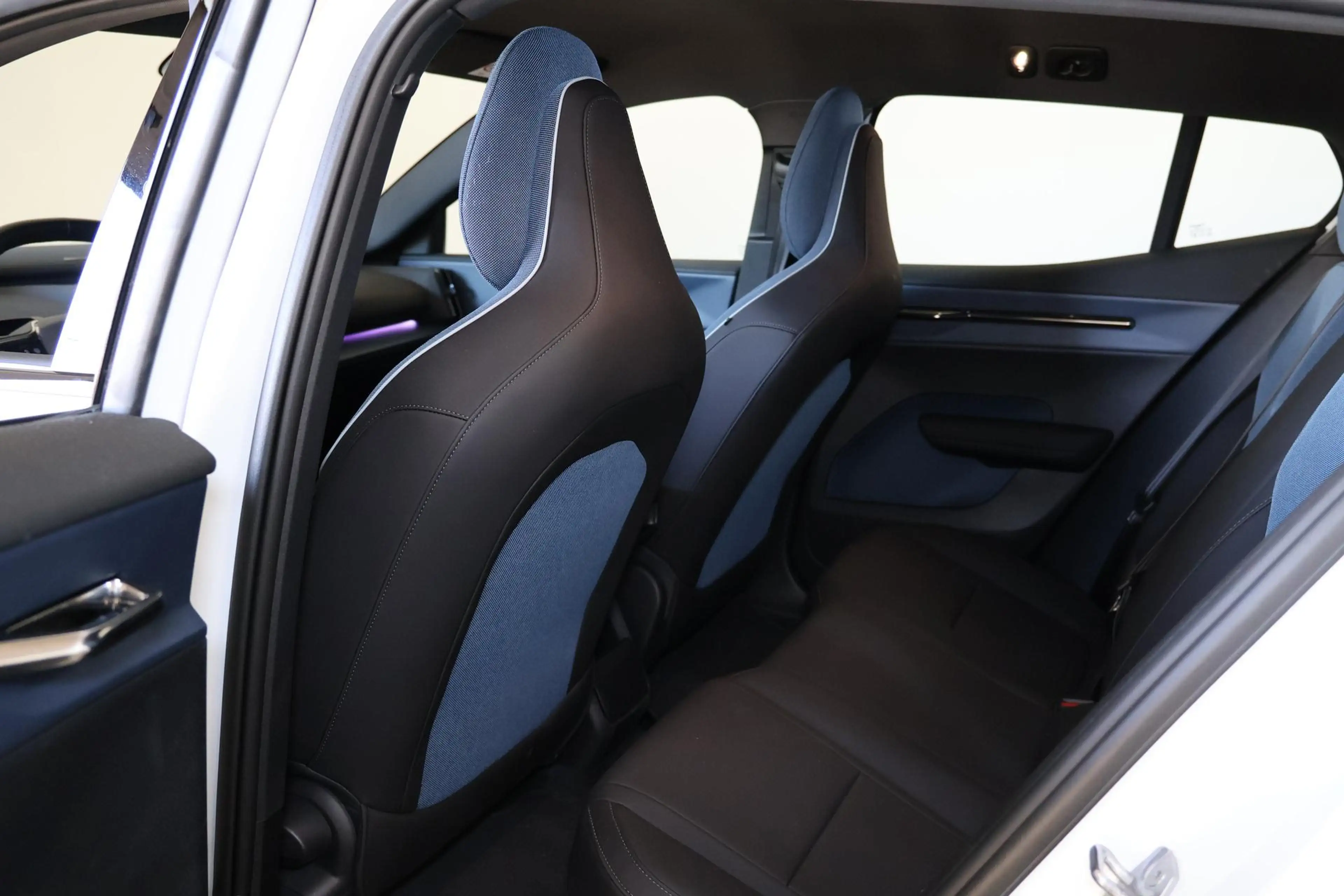 Volvo EX30 Extended Range Plus 69 kWh - Adaptive Cruise Contr — photo 14