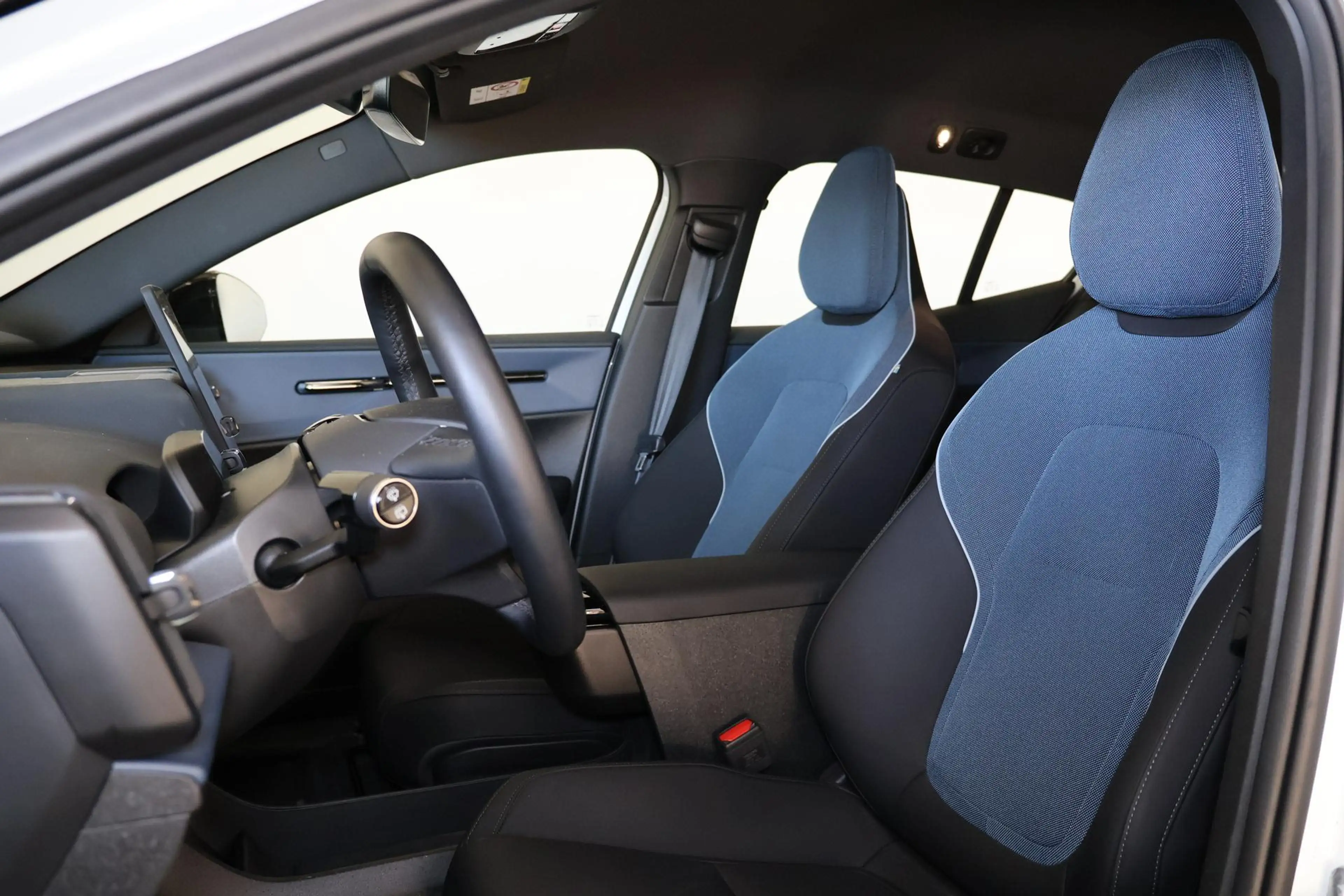 Volvo EX30 Extended Range Plus 69 kWh - Adaptive Cruise Contr — photo 13