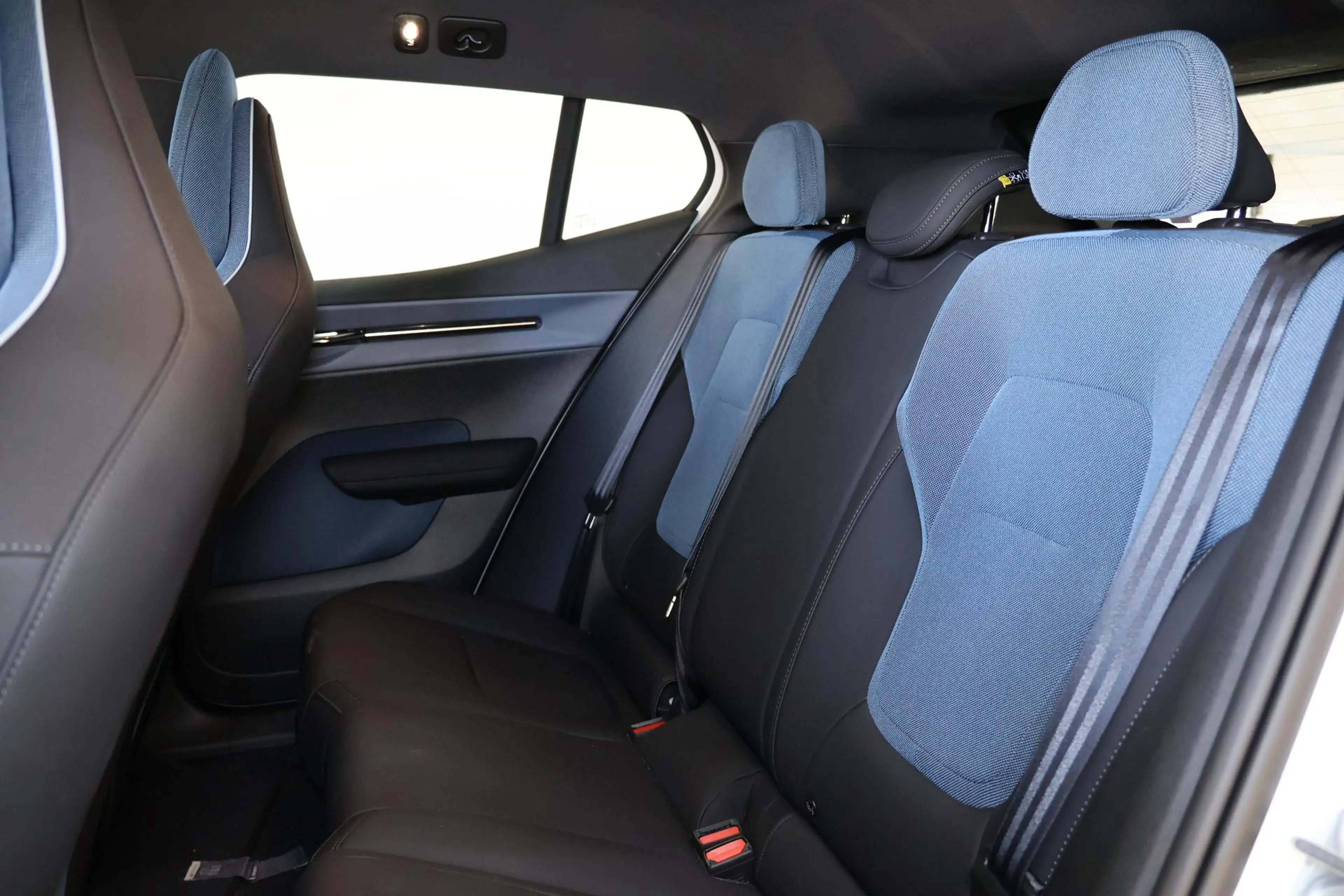 Volvo EX30 Extended Range Plus 69 kWh - Adaptive Cruise Contr — photo 15