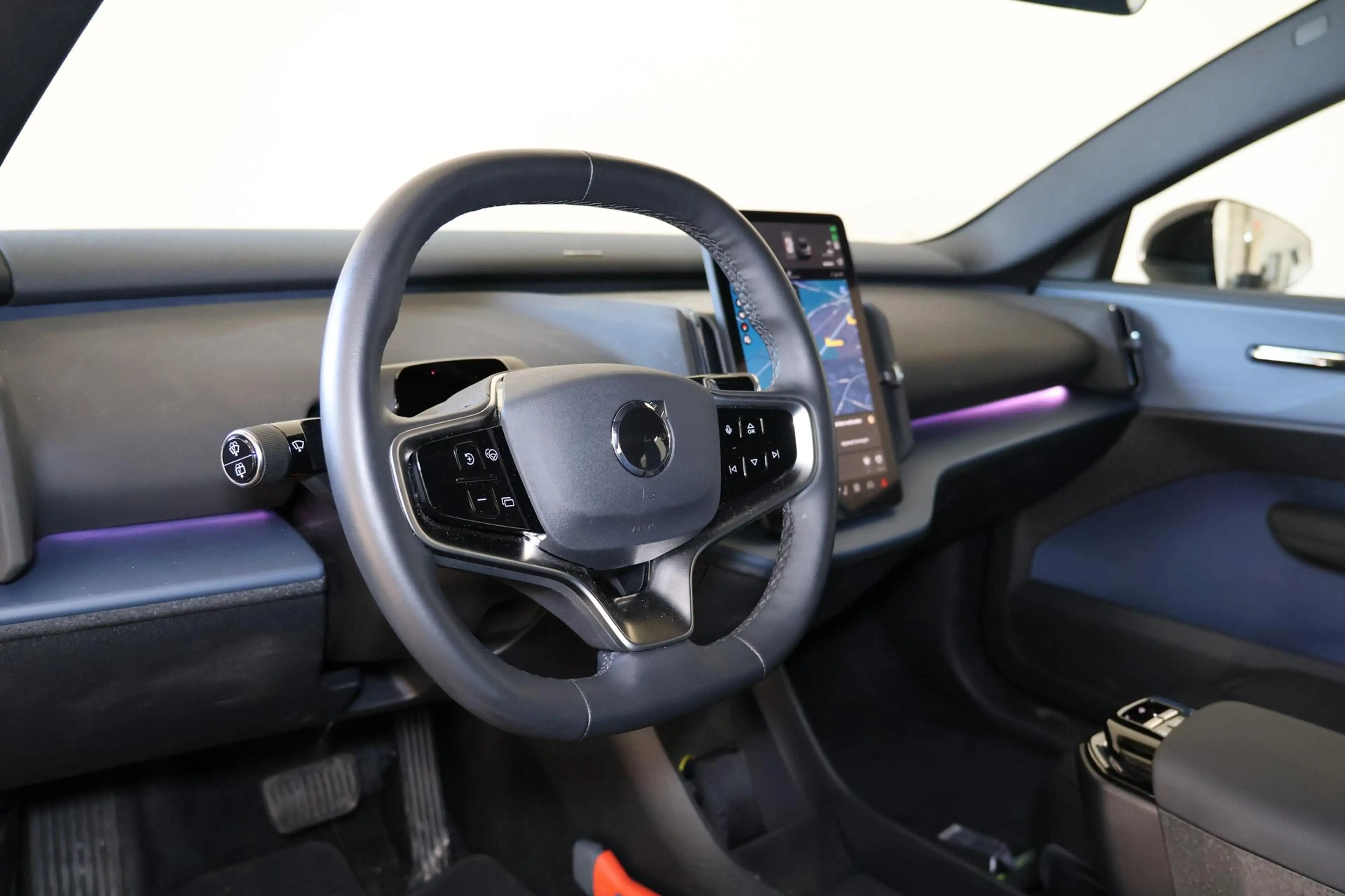 Volvo EX30 Extended Range Plus 69 kWh - Adaptive Cruise Contr — photo 12