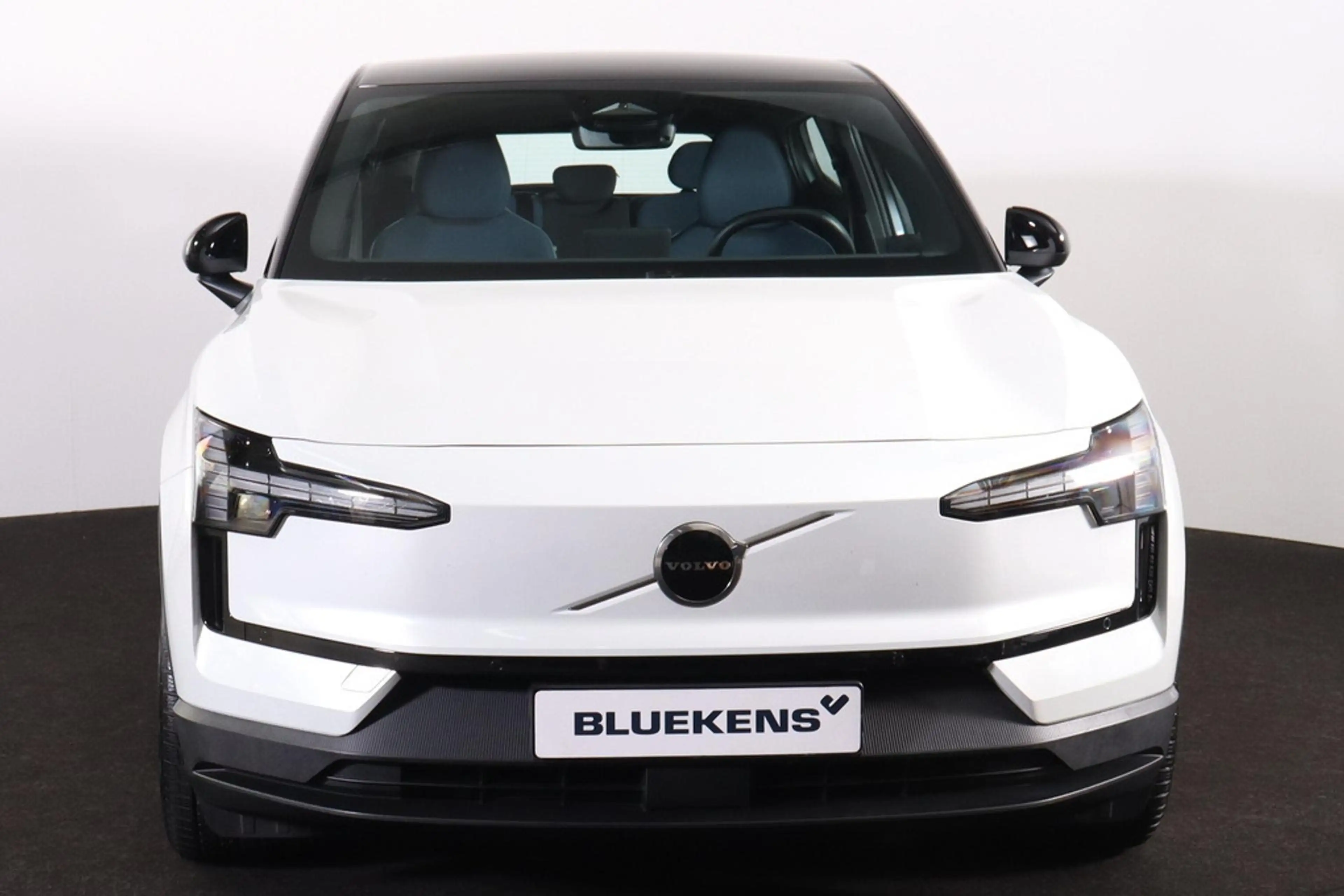 Volvo EX30 Extended Range Plus 69 kWh - Adaptive Cruise Contr — photo 2