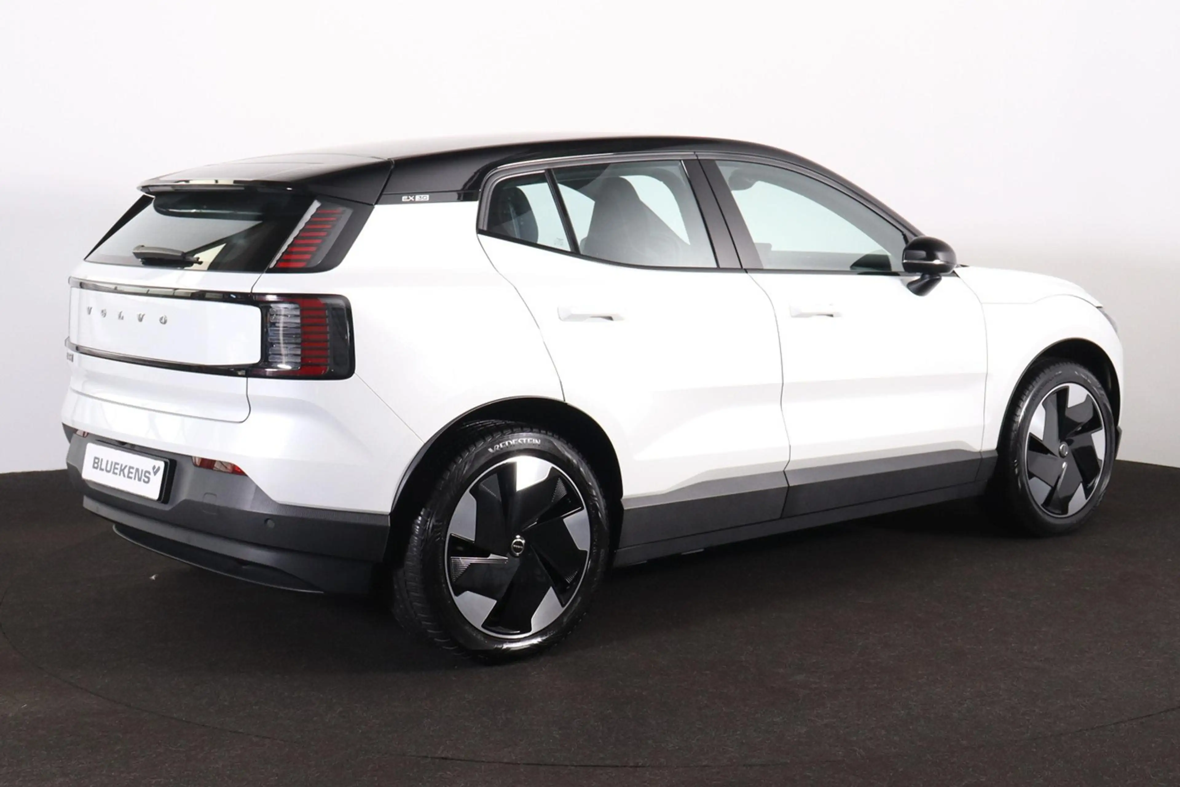 Volvo EX30 Extended Range Plus 69 kWh - Adaptive Cruise Contr — photo 5