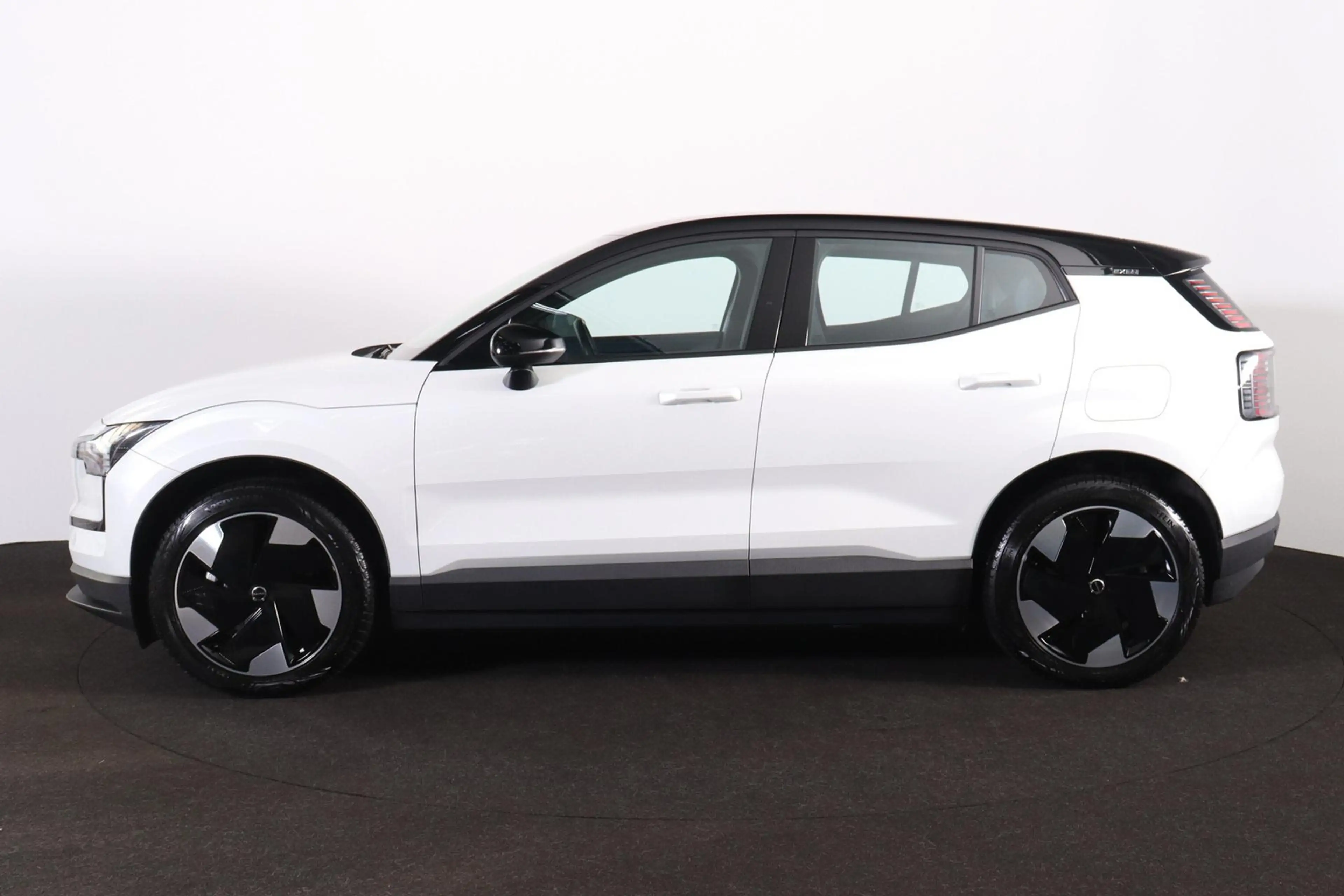 Volvo EX30 Extended Range Plus 69 kWh - Adaptive Cruise Contr — photo 3