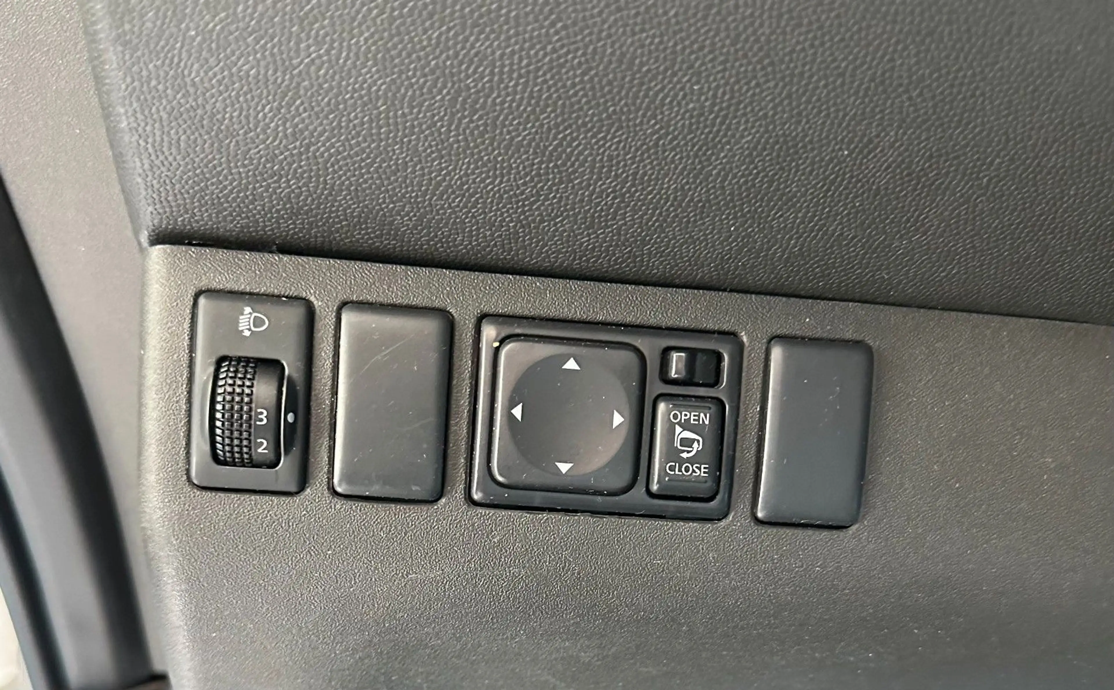 Nissan Navara Pickup Double Cab LE V6 4X4 / Kamera /SHZ — photo 30