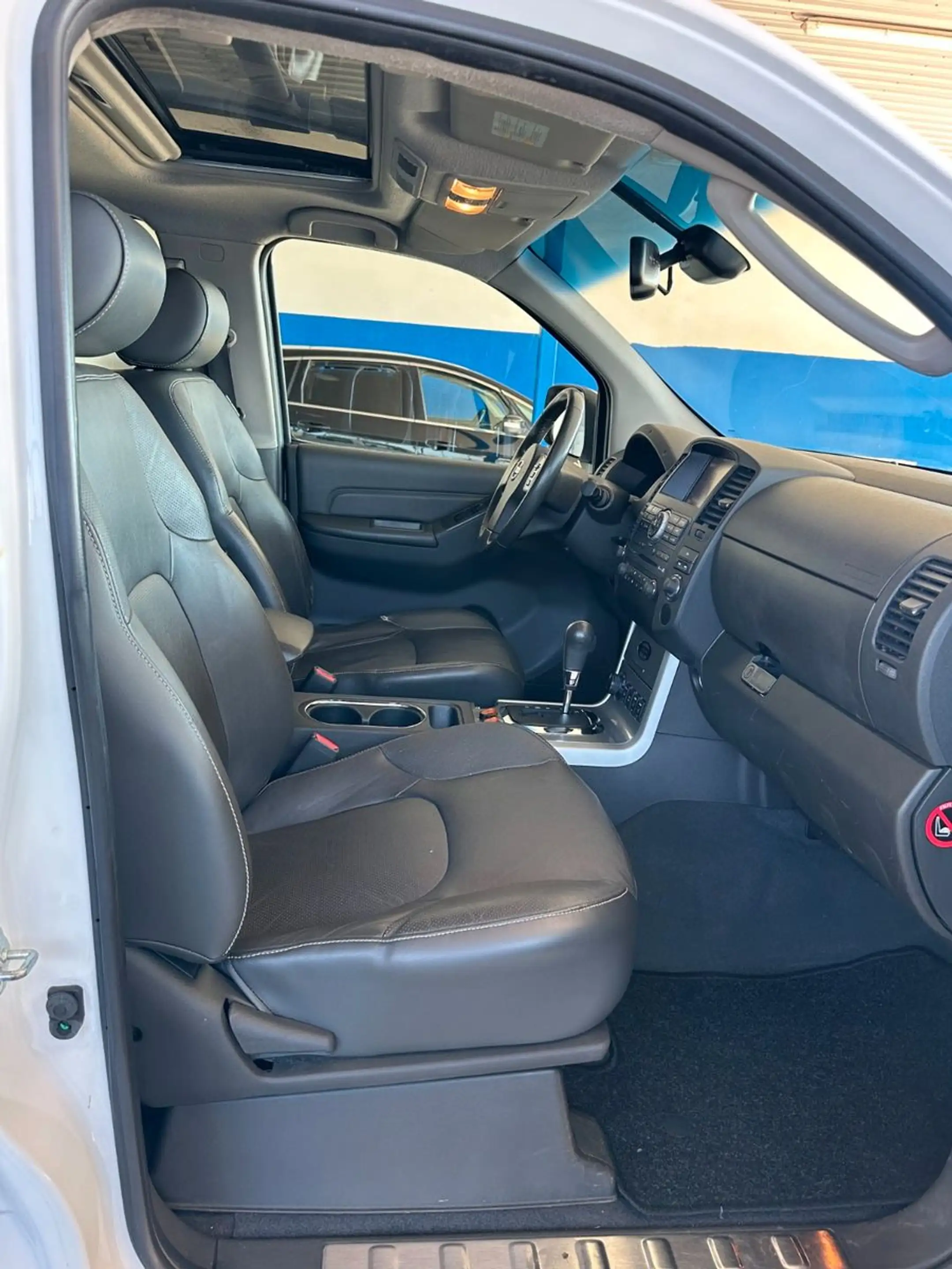 Nissan Navara Pickup Double Cab LE V6 4X4 / Kamera /SHZ — photo 17