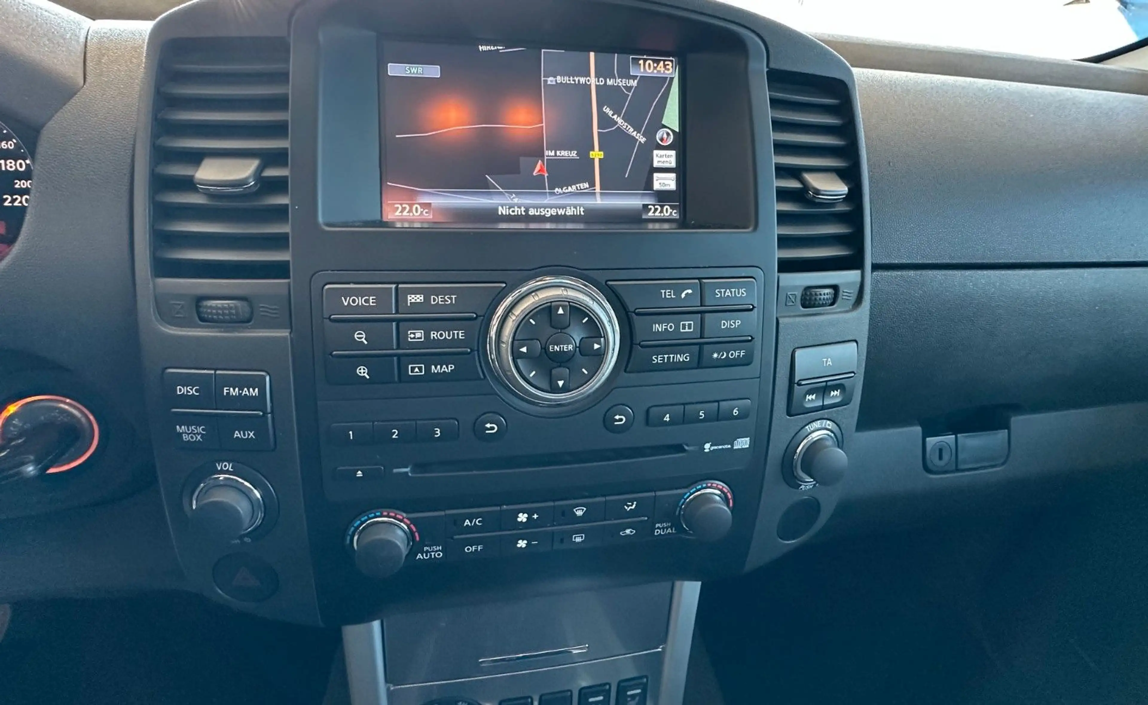 Nissan Navara Pickup Double Cab LE V6 4X4 / Kamera /SHZ — photo 33