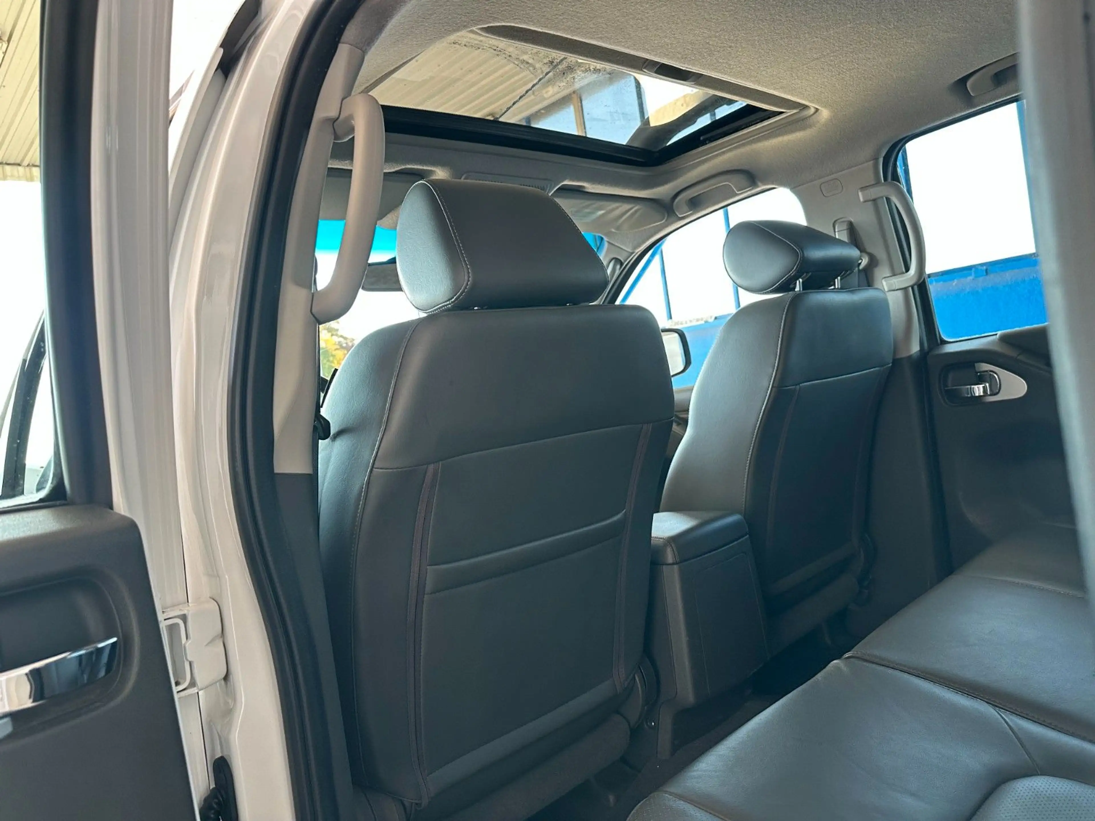 Nissan Navara Pickup Double Cab LE V6 4X4 / Kamera /SHZ — photo 24