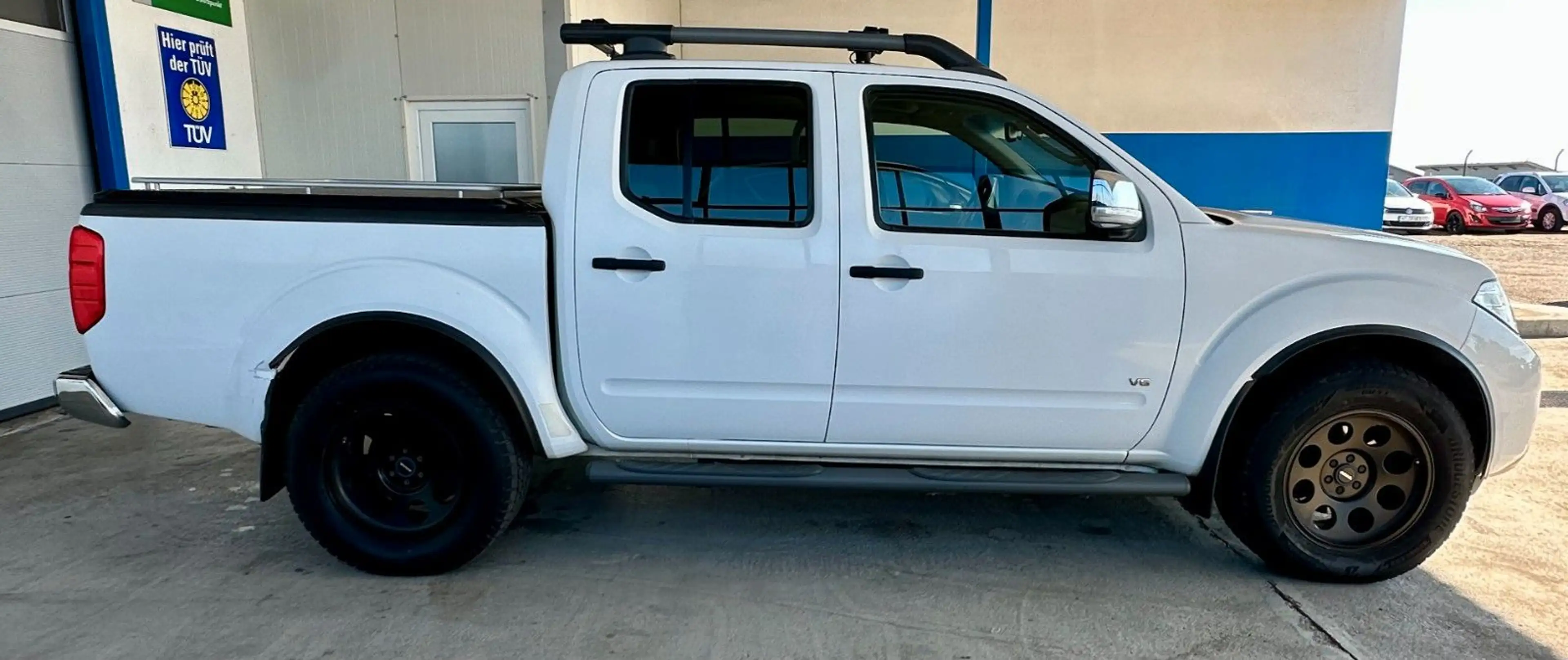 Nissan Navara Pickup Double Cab LE V6 4X4 / Kamera /SHZ — photo 7
