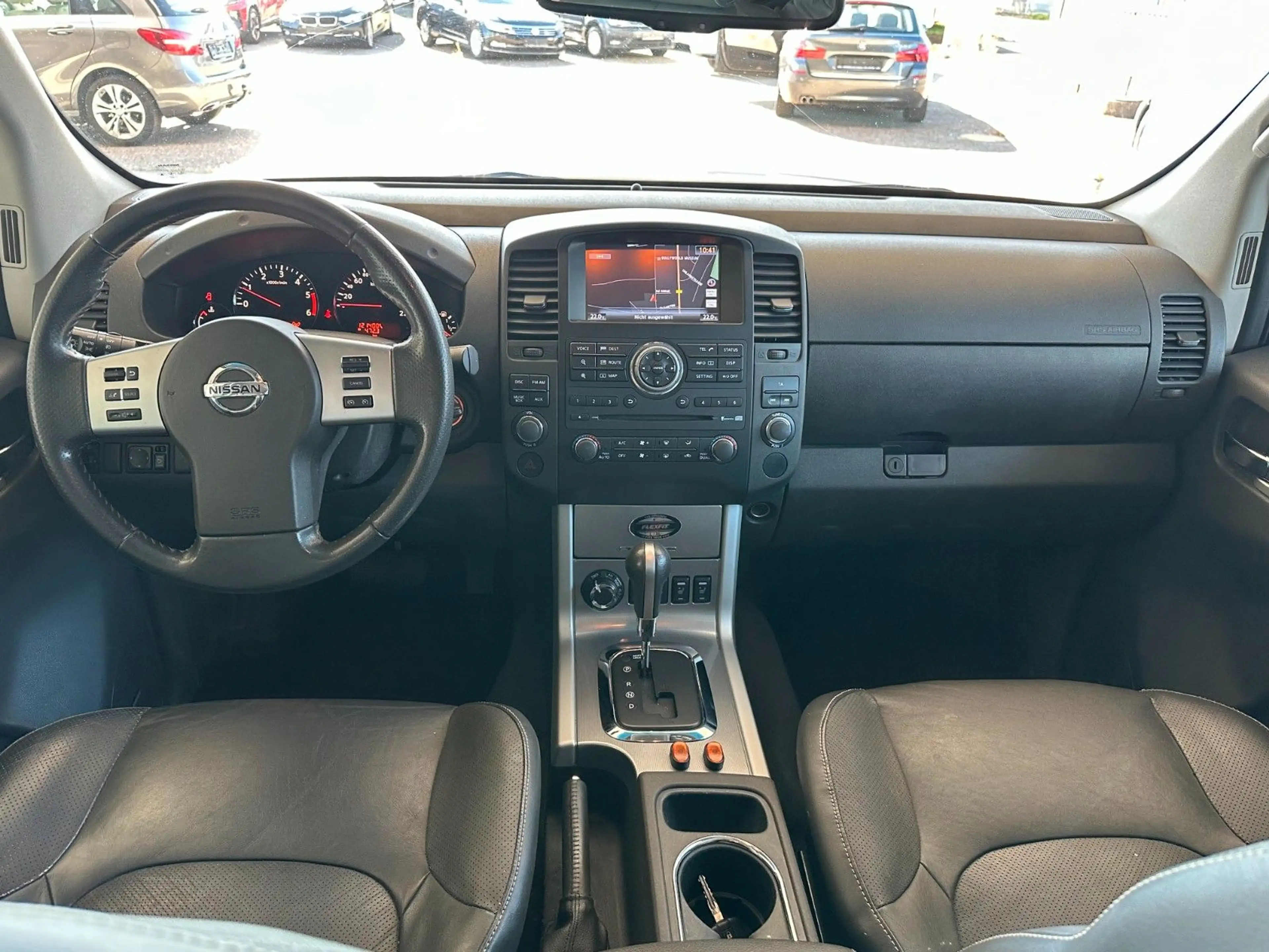 Nissan Navara Pickup Double Cab LE V6 4X4 / Kamera /SHZ — photo 15