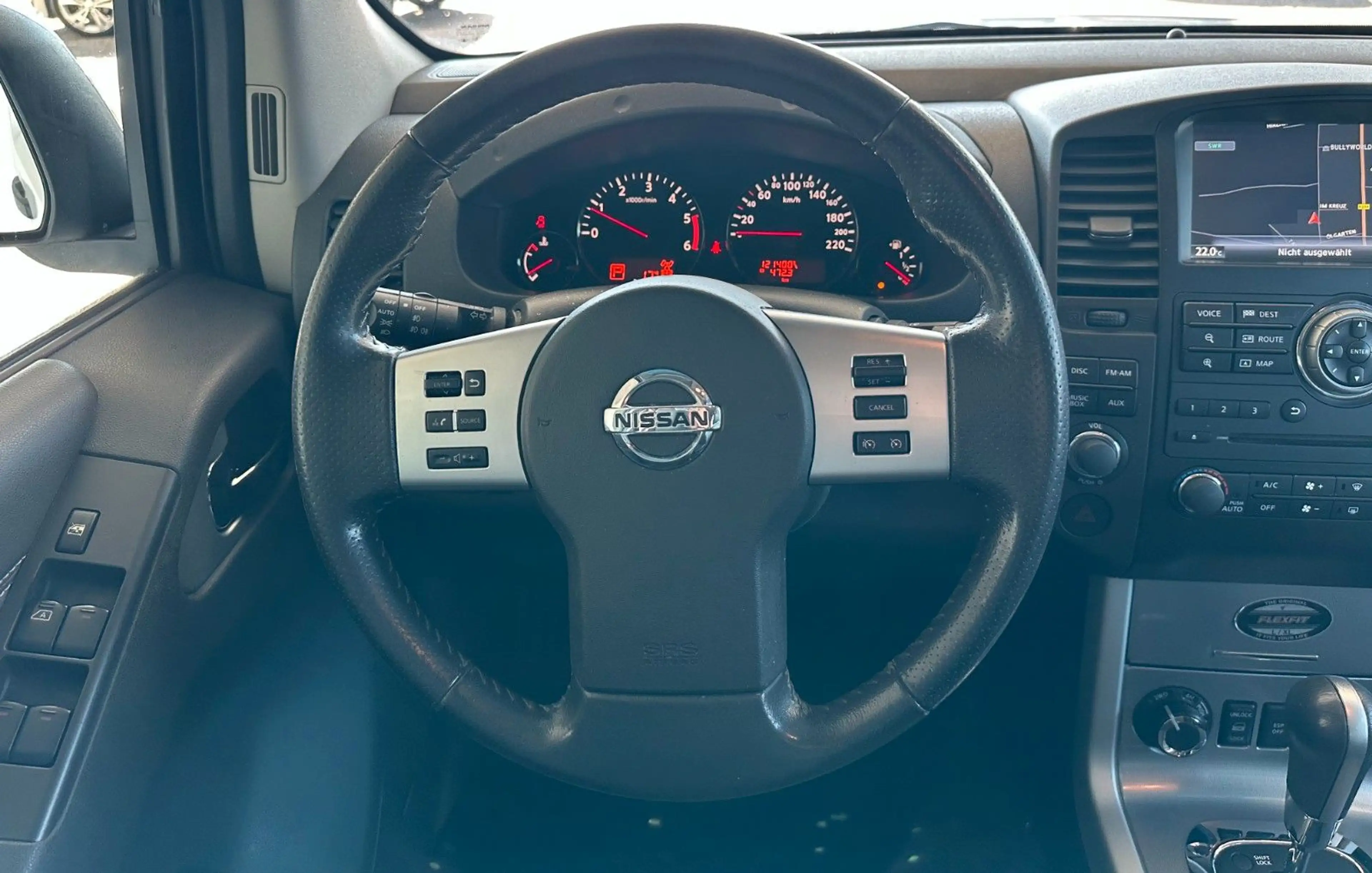 Nissan Navara Pickup Double Cab LE V6 4X4 / Kamera /SHZ — photo 14