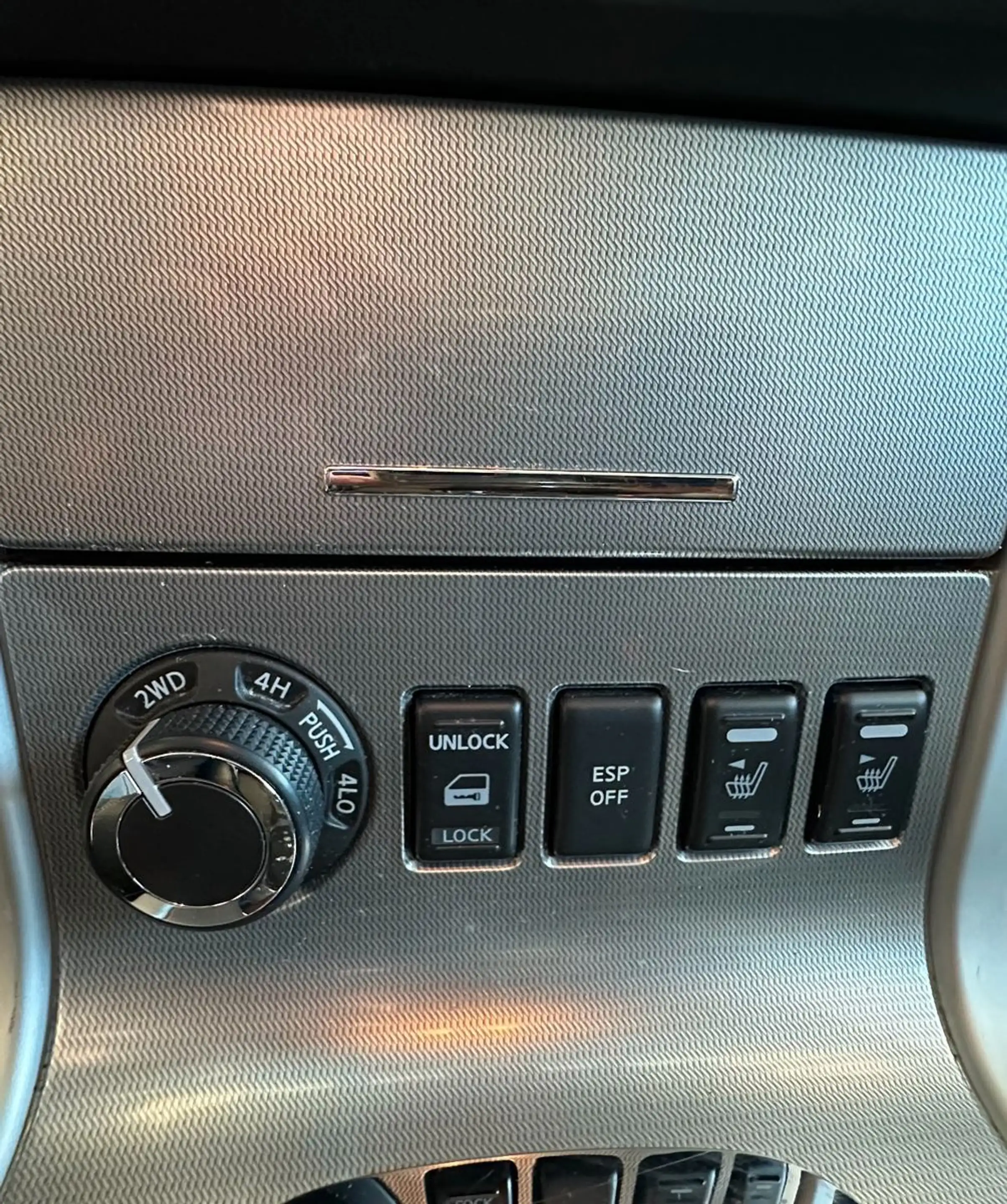 Nissan Navara Pickup Double Cab LE V6 4X4 / Kamera /SHZ — photo 32