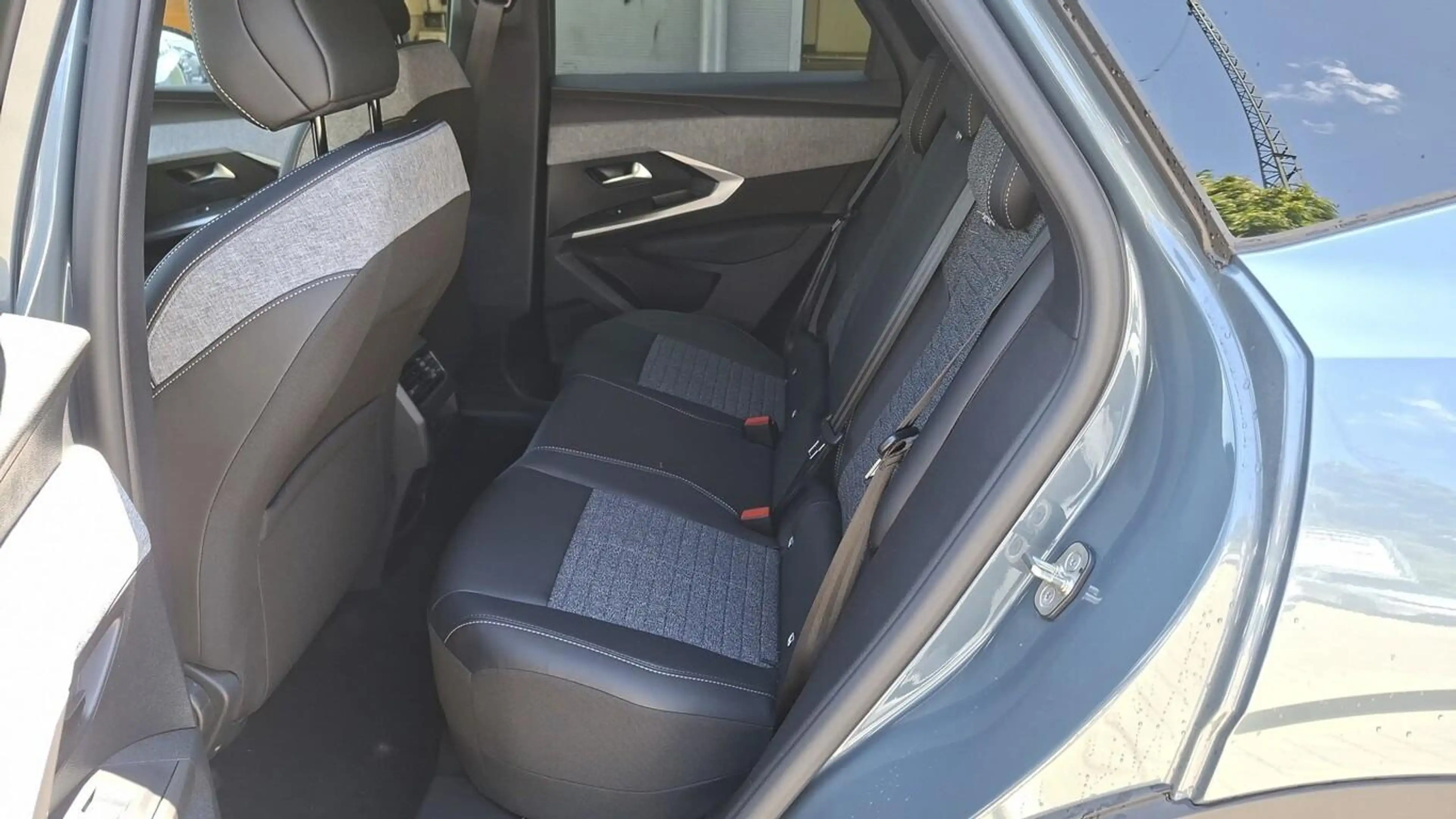 Peugeot 3008 Allure Hybrid ACC 21"-HD SHZ AWR 360° Nav 100 k... — photo 7