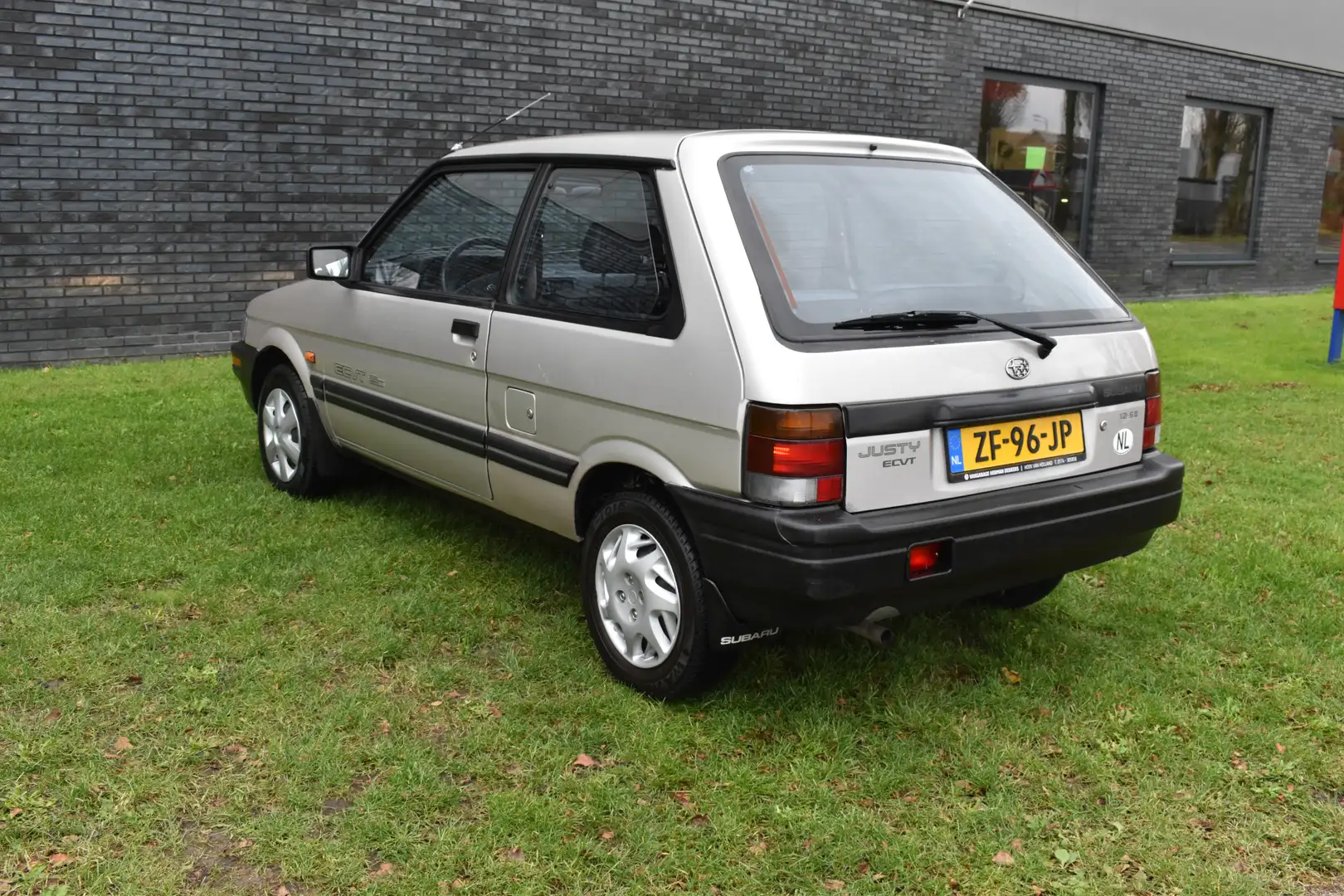 Subaru Justy 1.2 S II Automaat Unieke auto Grijs - 2