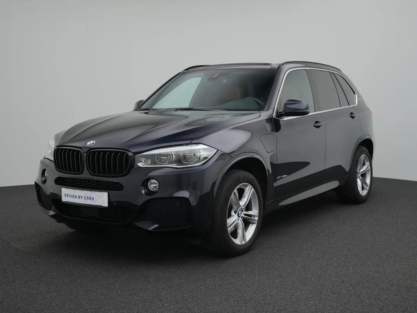 BMW X5 xDrive 40 e,ACC,PANO,MEMORY,HUD,KAM,SOFT,TOTW Černá - 2