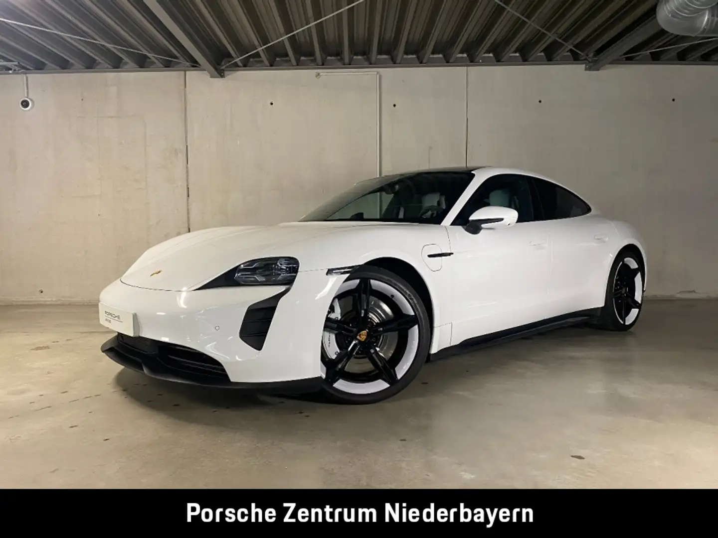 Porsche Taycan GTS | On-Board Lader 22 kW | BOSE | Weiß - 1