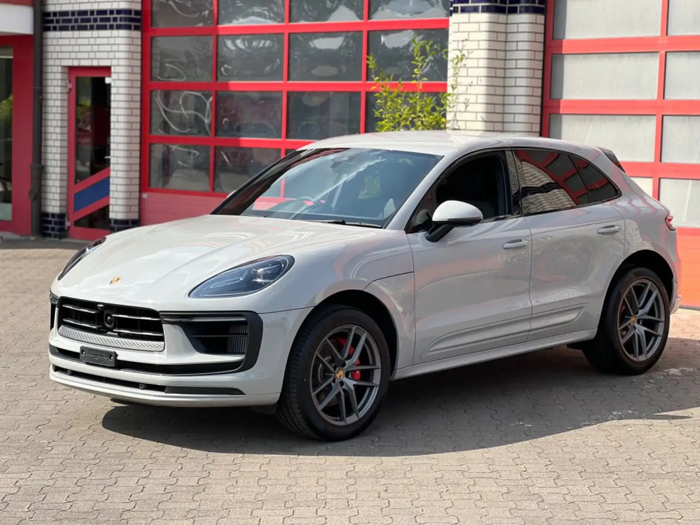 Porsche Macan MACAN S RHD RECHTSLENKER, NEUWAGEN, MY 2023 Grijs - 1