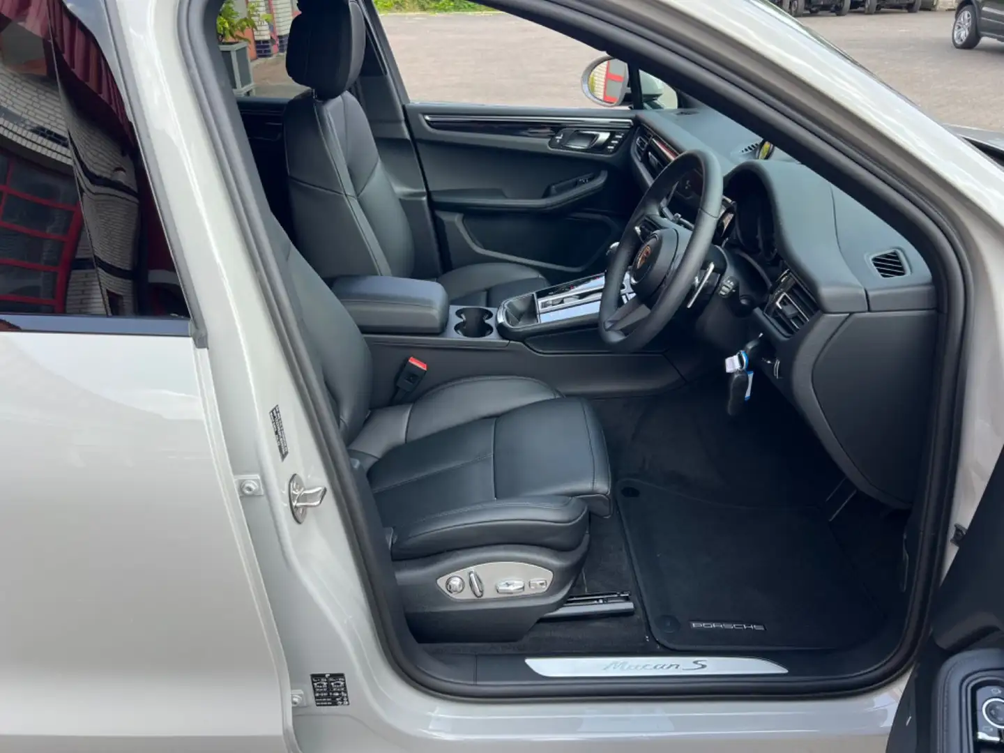 Porsche Macan MACAN S RHD RECHTSLENKER, NEUWAGEN, MY 2023 Grijs - 2