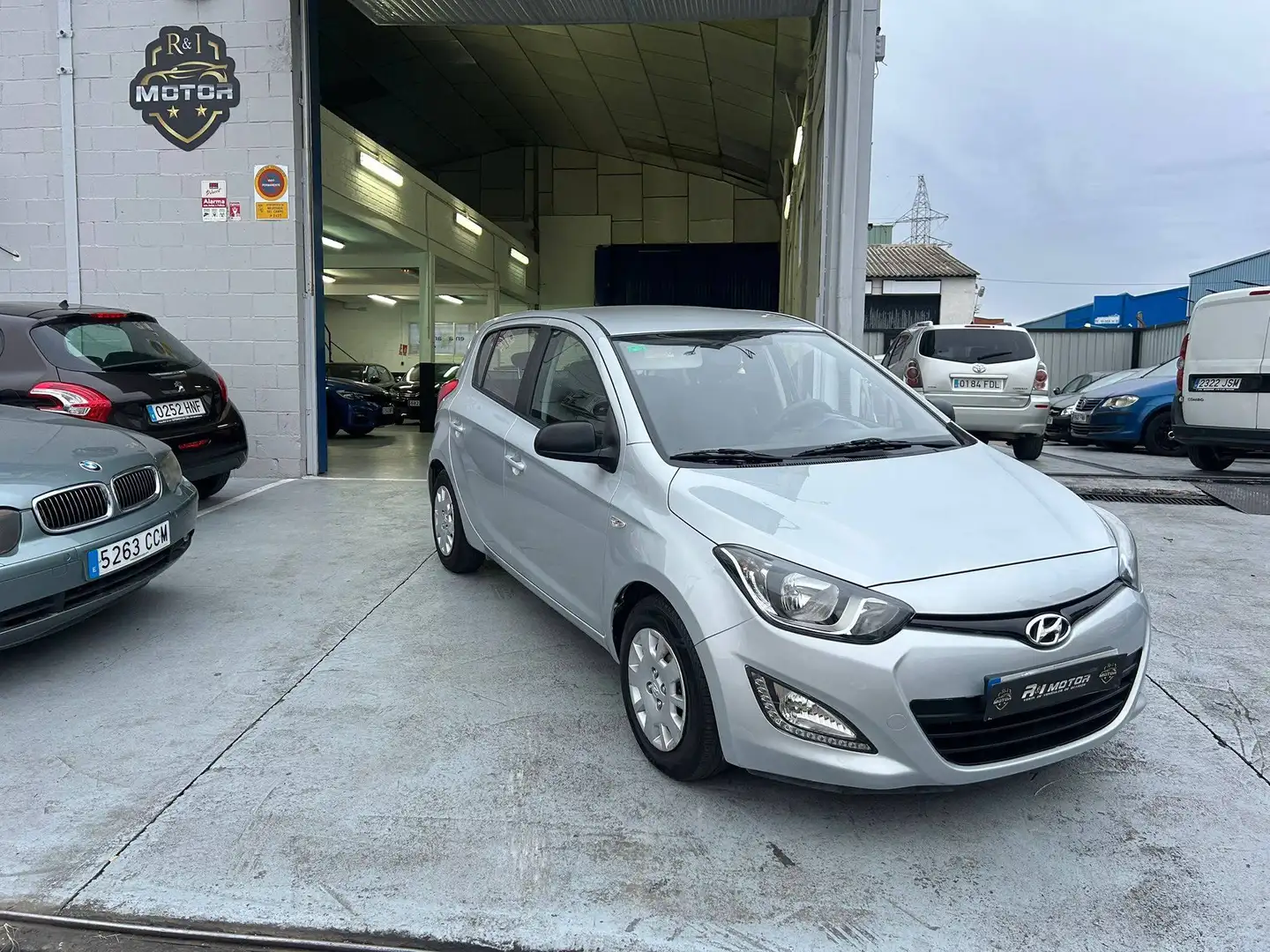 Hyundai i20 i20 1.2 CVVT Plateado - 1