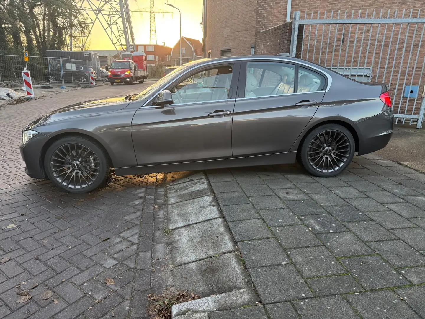 BMW 320 3-serie 320d EfficientDynamics Upgrade Edition Xen Bruin - 2