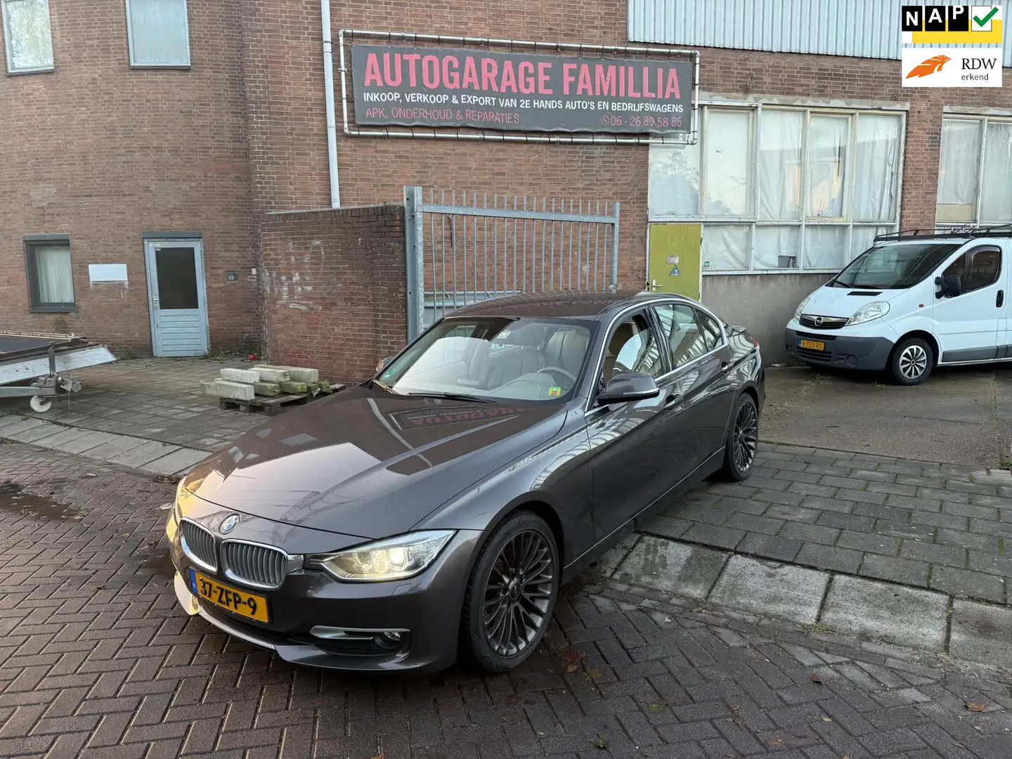 BMW 320 3-serie 320d EfficientDynamics Upgrade Edition Xen Bruin - 1