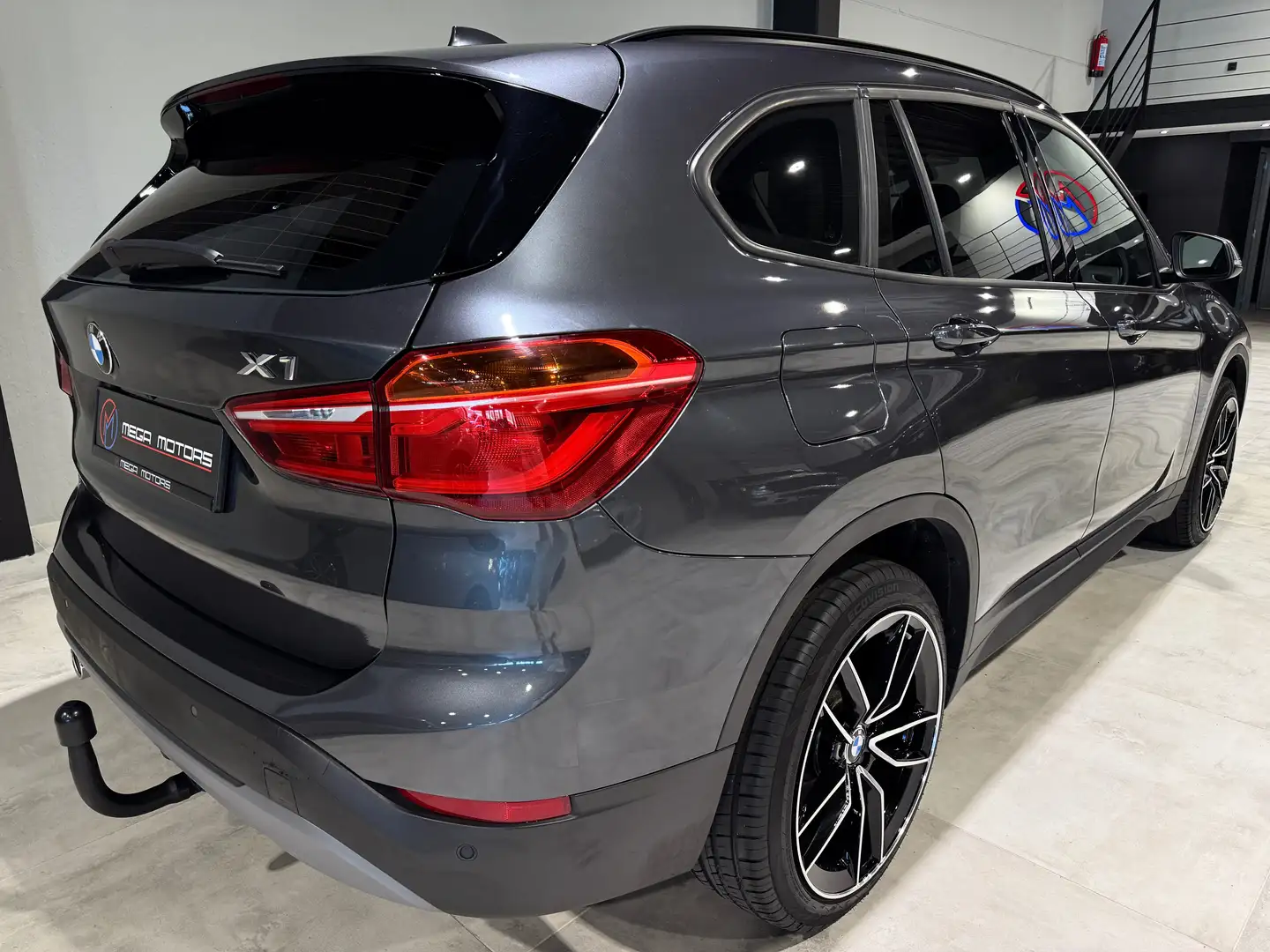 BMW X1 X1 2.0 d S-Drive18 CUiR CLiM NAVi PRO CARPLAY LED+ Gris - 2
