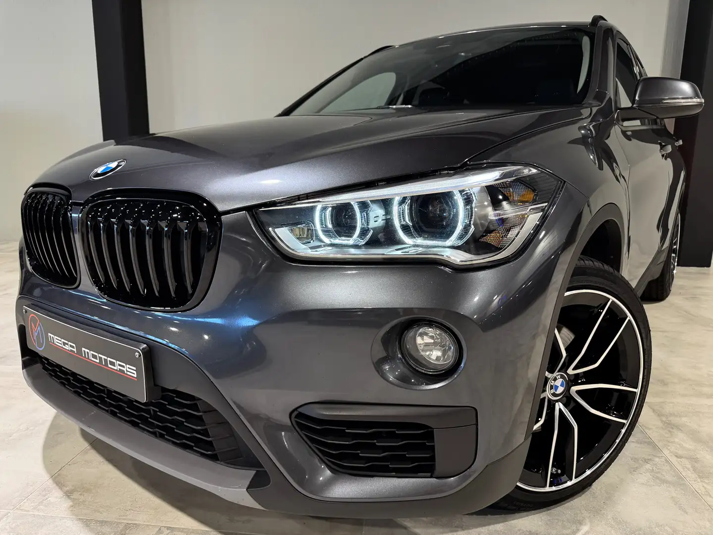 BMW X1 X1 2.0 d S-Drive18 CUiR CLiM NAVi PRO CARPLAY LED+ Gris - 1