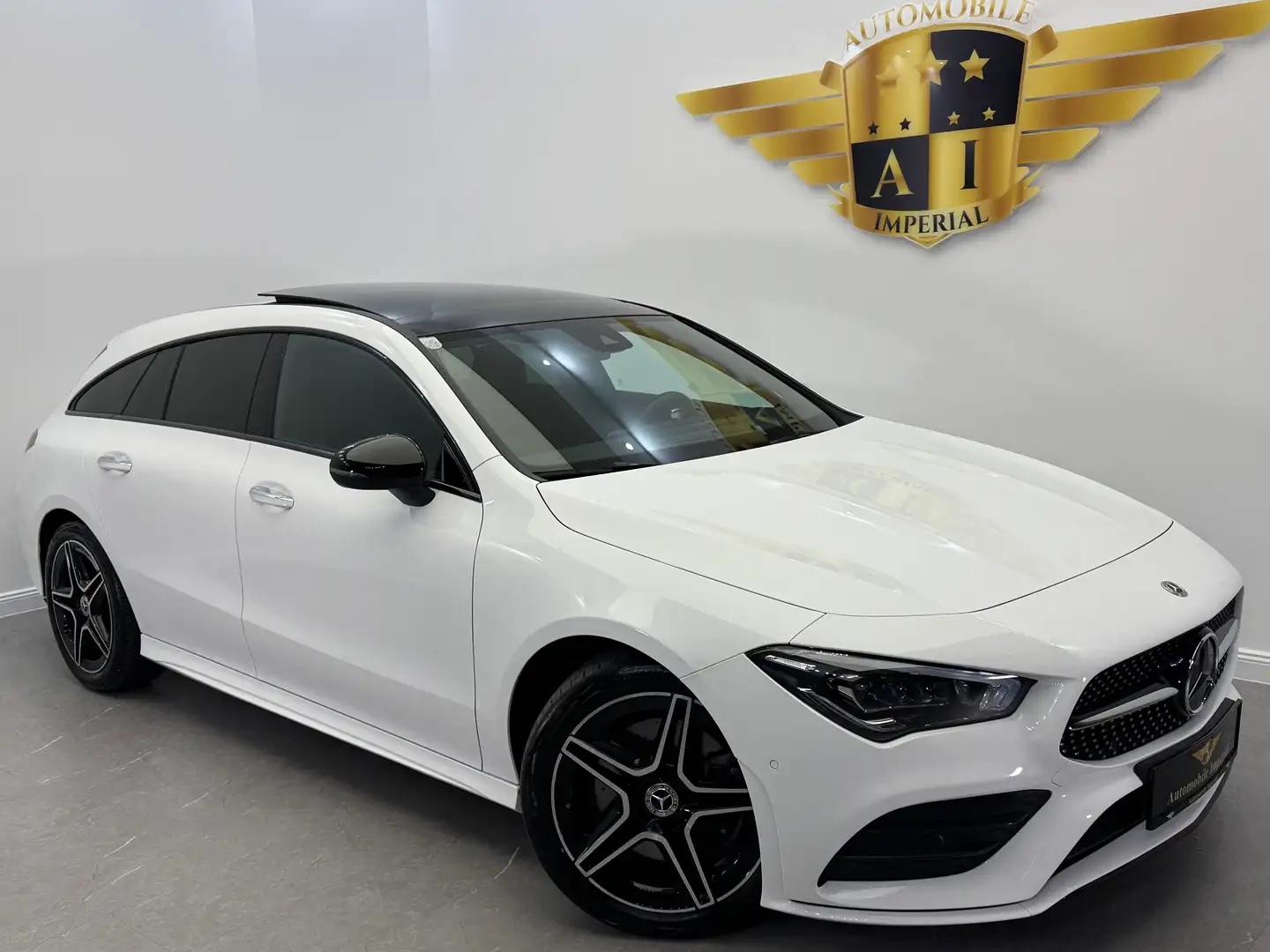 Mercedes-Benz CLA 200 d SHOOTING BRAKE //1.BESITZ // AMG LINE // PANO // Weiß - 1