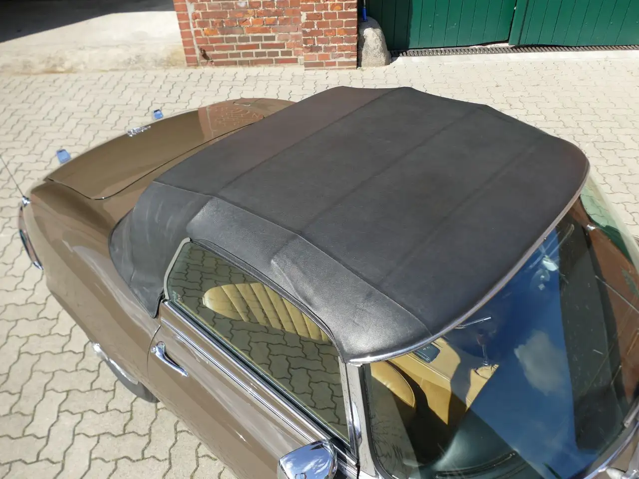 Jaguar E-Type V12 Roadster in sable brown, foto 5