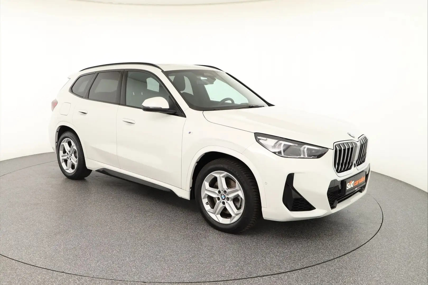 BMW X1 xDrive23i M Sport ACC|HUD|harman|PAN|el.S|AHK Weiß - 1
