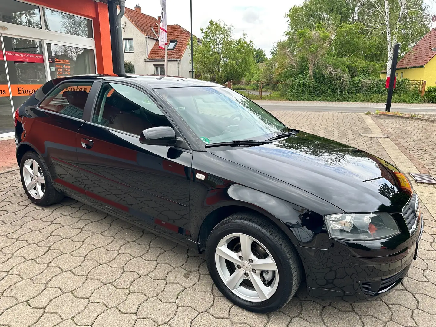 Audi A3 1.6 Attraction * Mit Garantie * Zwart - 1