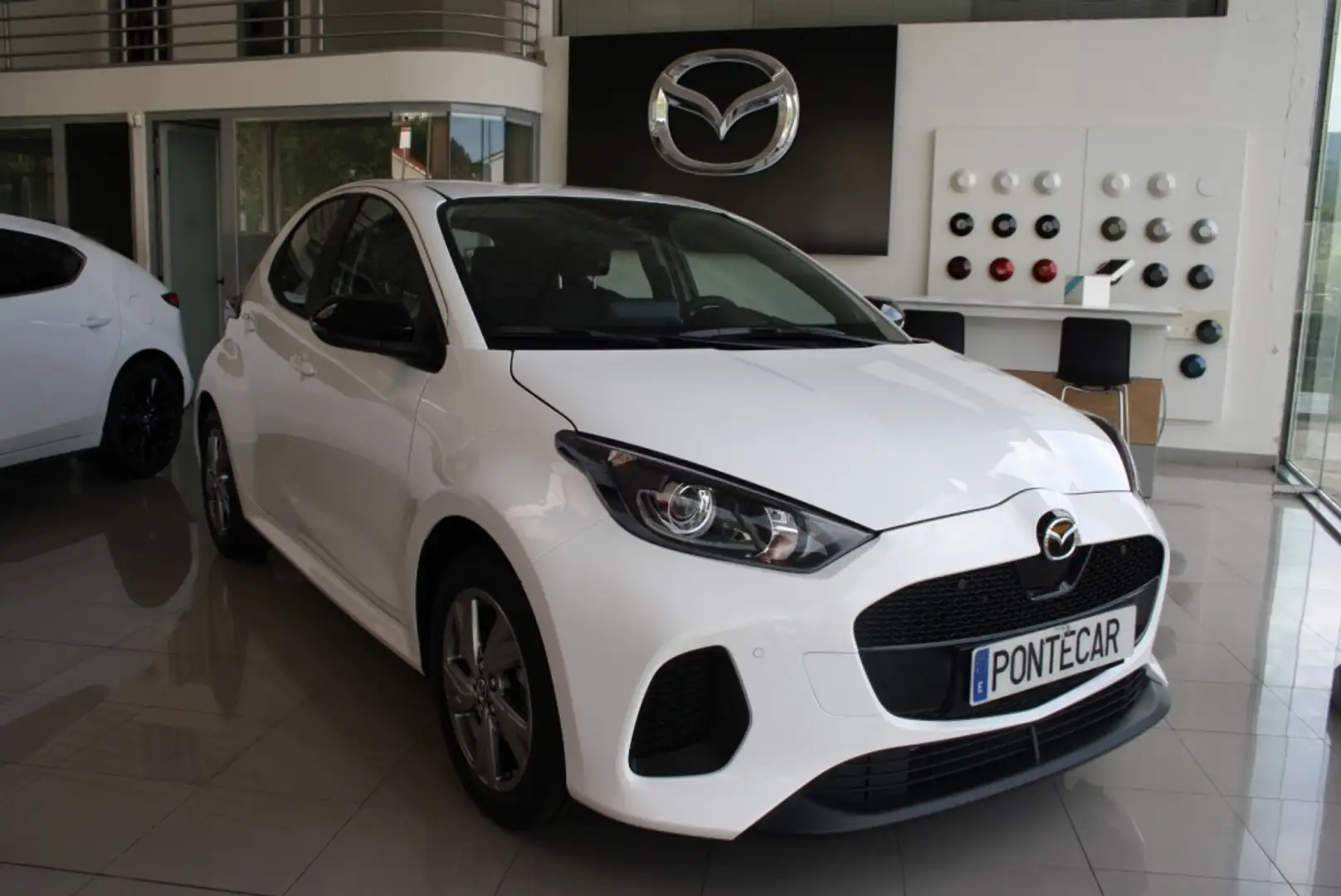 Mazda 2 Hybrid 1.5 Exclusive Line  CVT 85kW Wit - 2