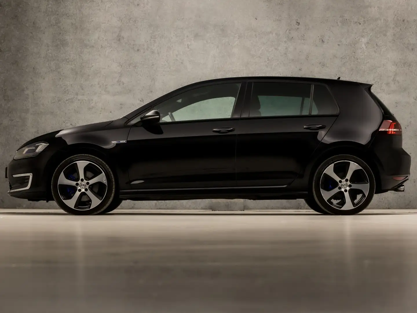 Volkswagen Golf GTE 1.4 TSI Sport 204Pk Automaat (APPLE CARPLAY, NAVIG Zwart - 2