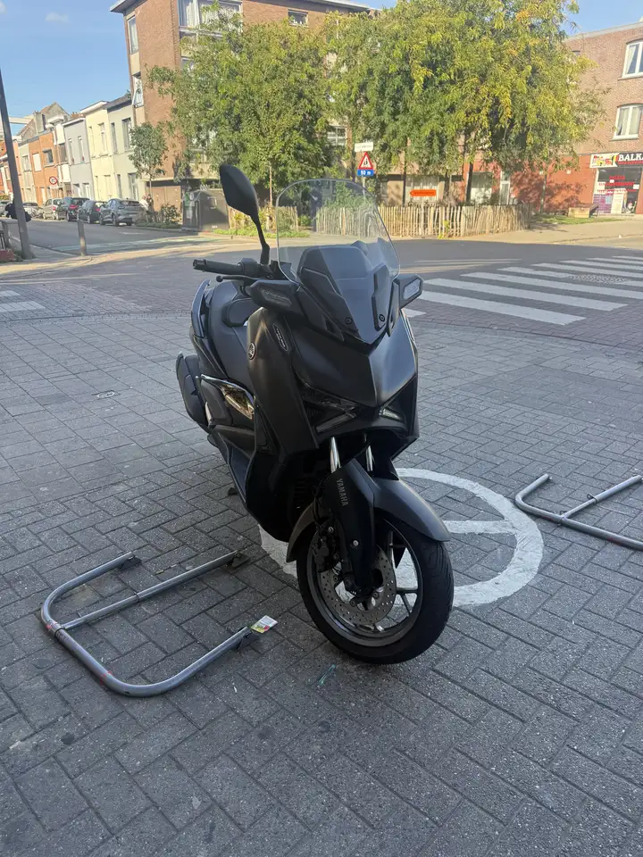 Yamaha X-Max 125